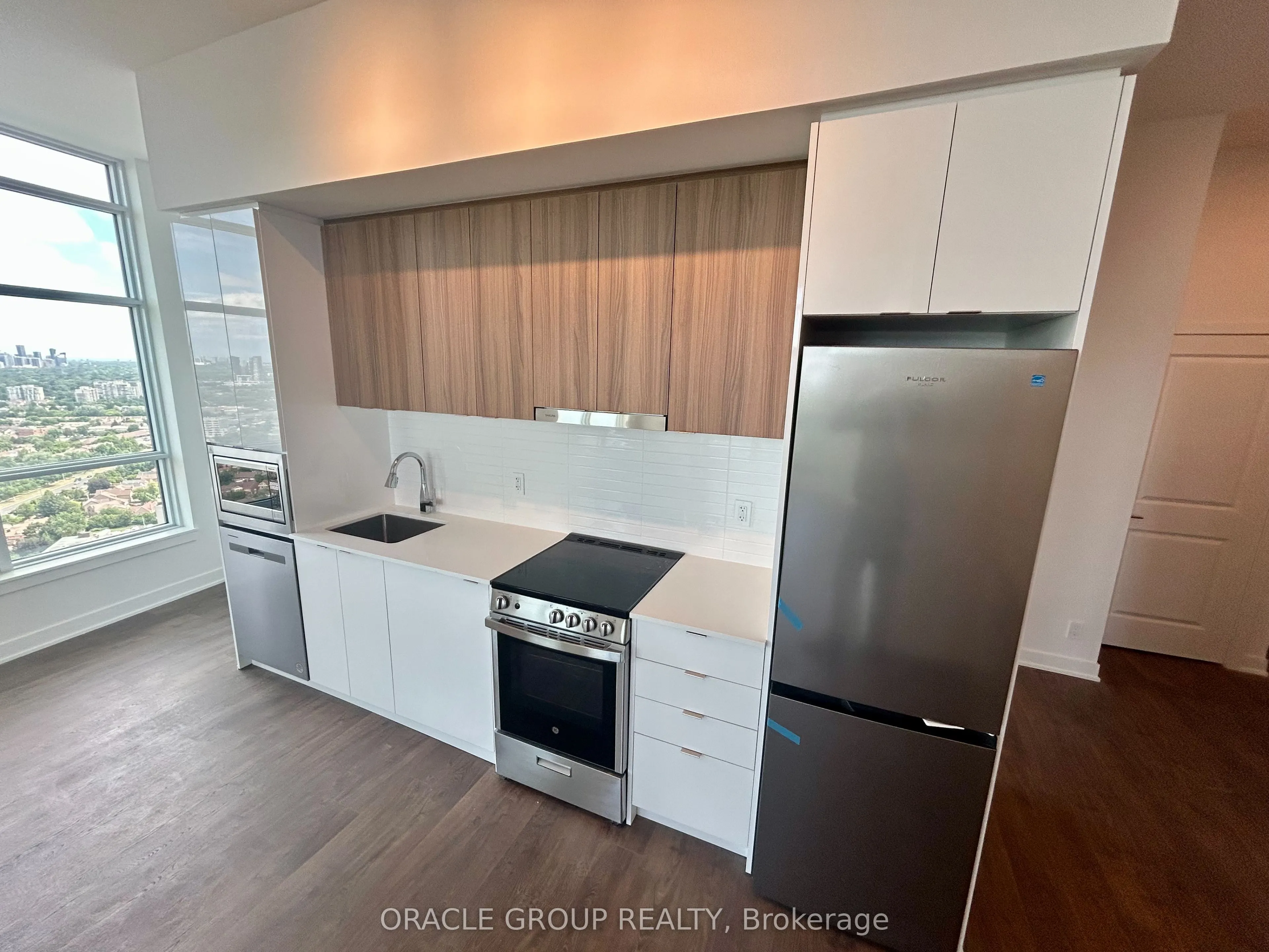 50 Upper Mall Way, #B-PH09