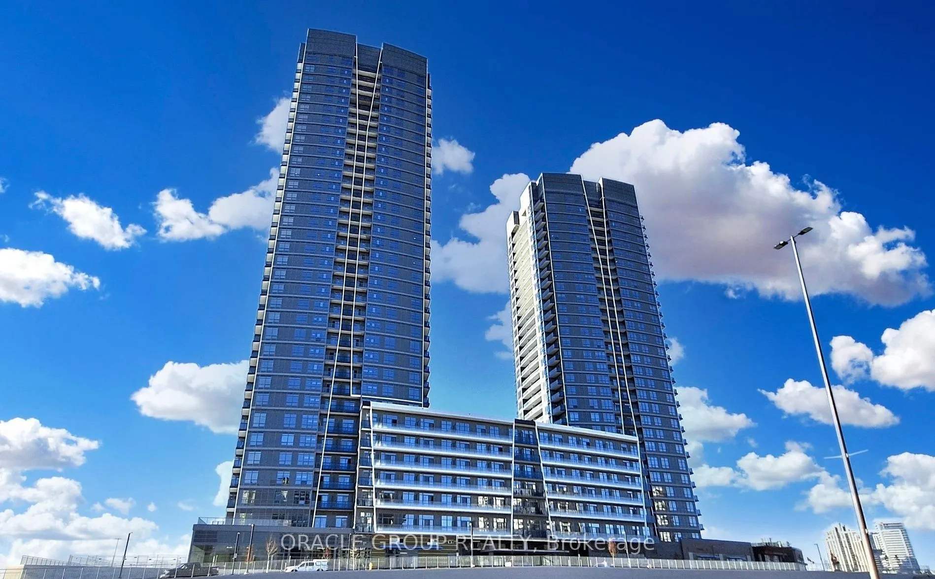 50 Upper Mall Way, #B-PH09