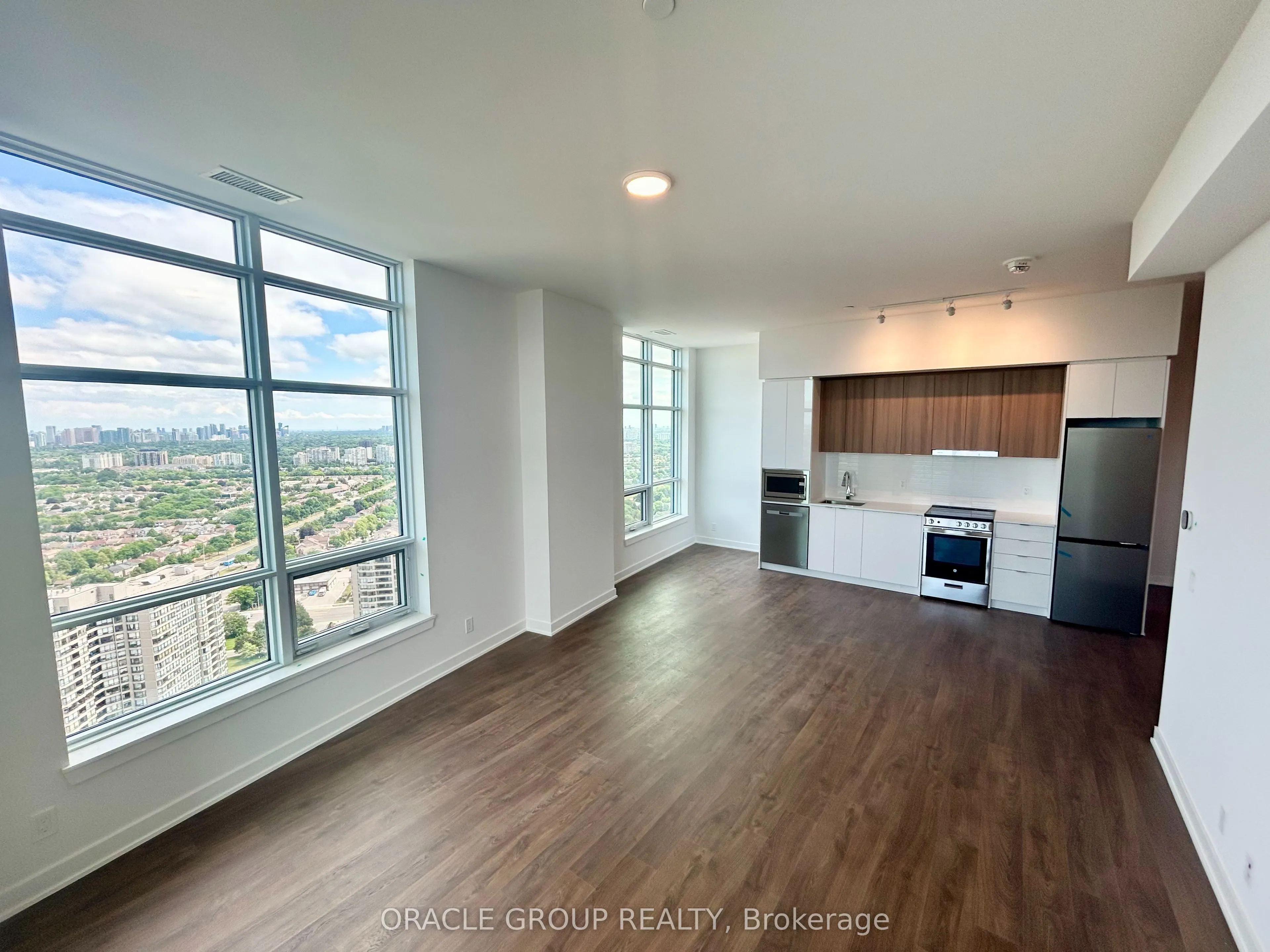 50 Upper Mall Way, #B-PH09