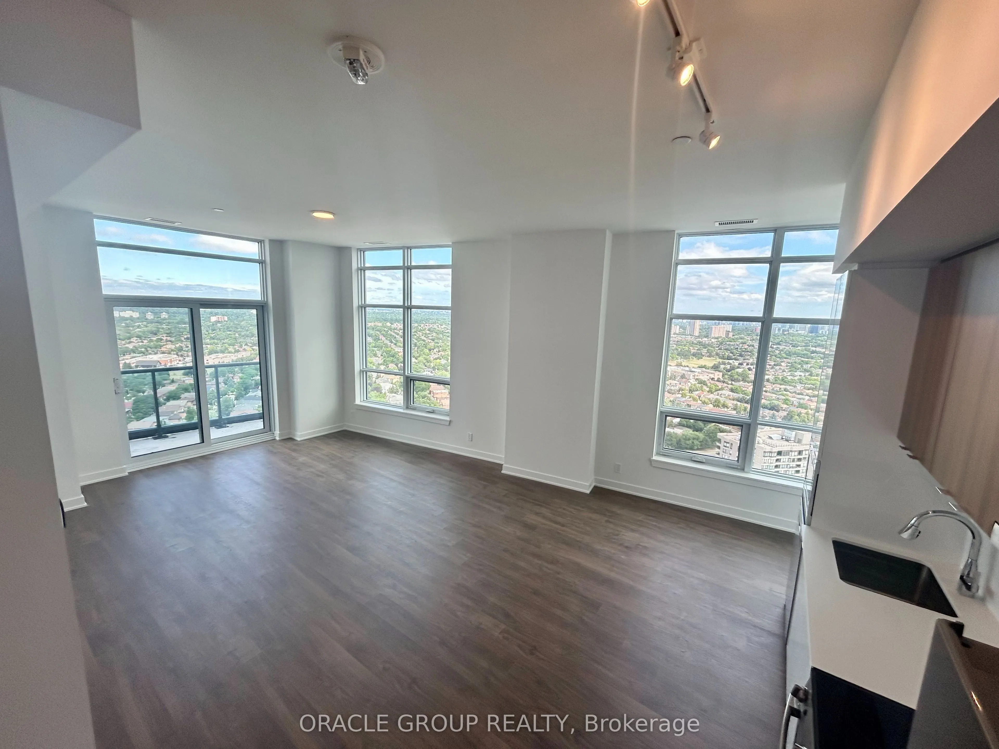 50 Upper Mall Way, #B-PH09