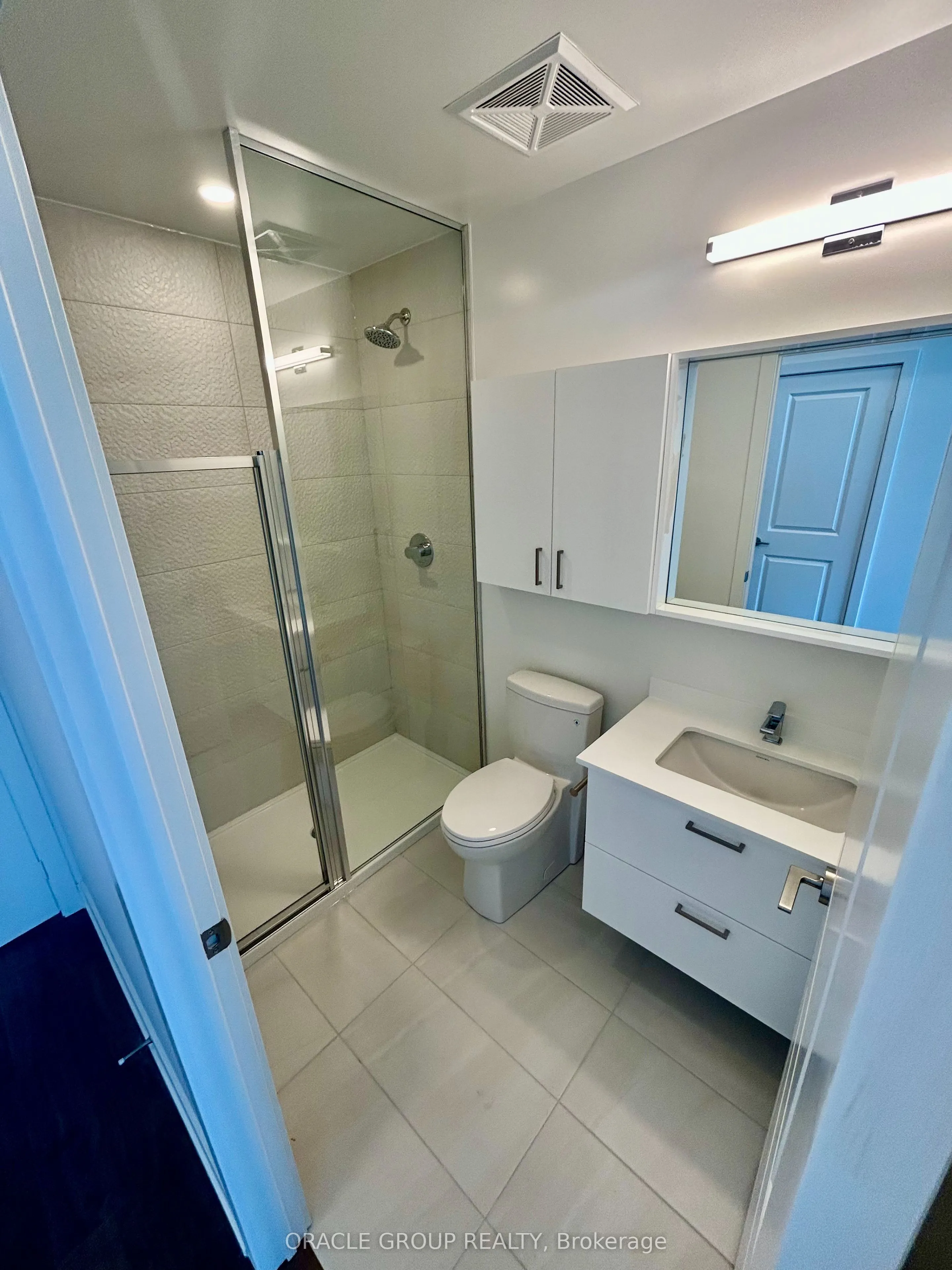 50 Upper Mall Way, #B-PH09