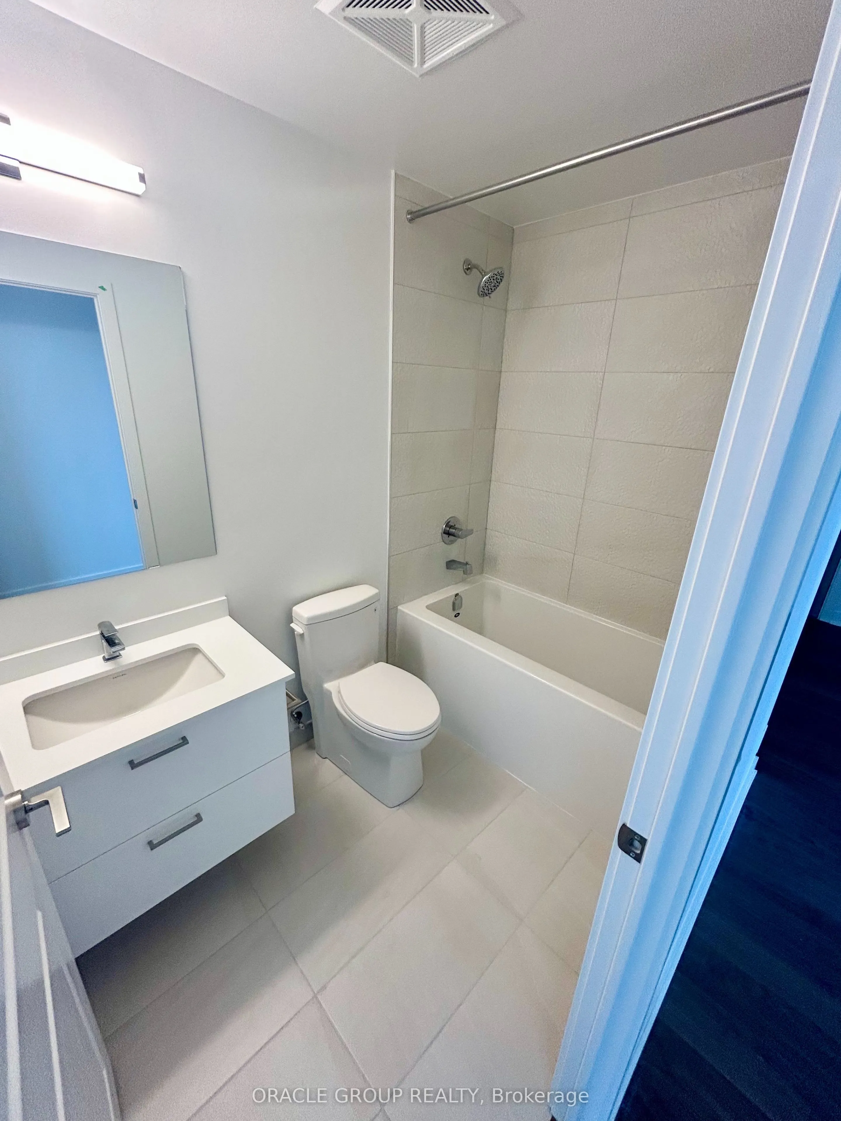 50 Upper Mall Way, #B-PH09