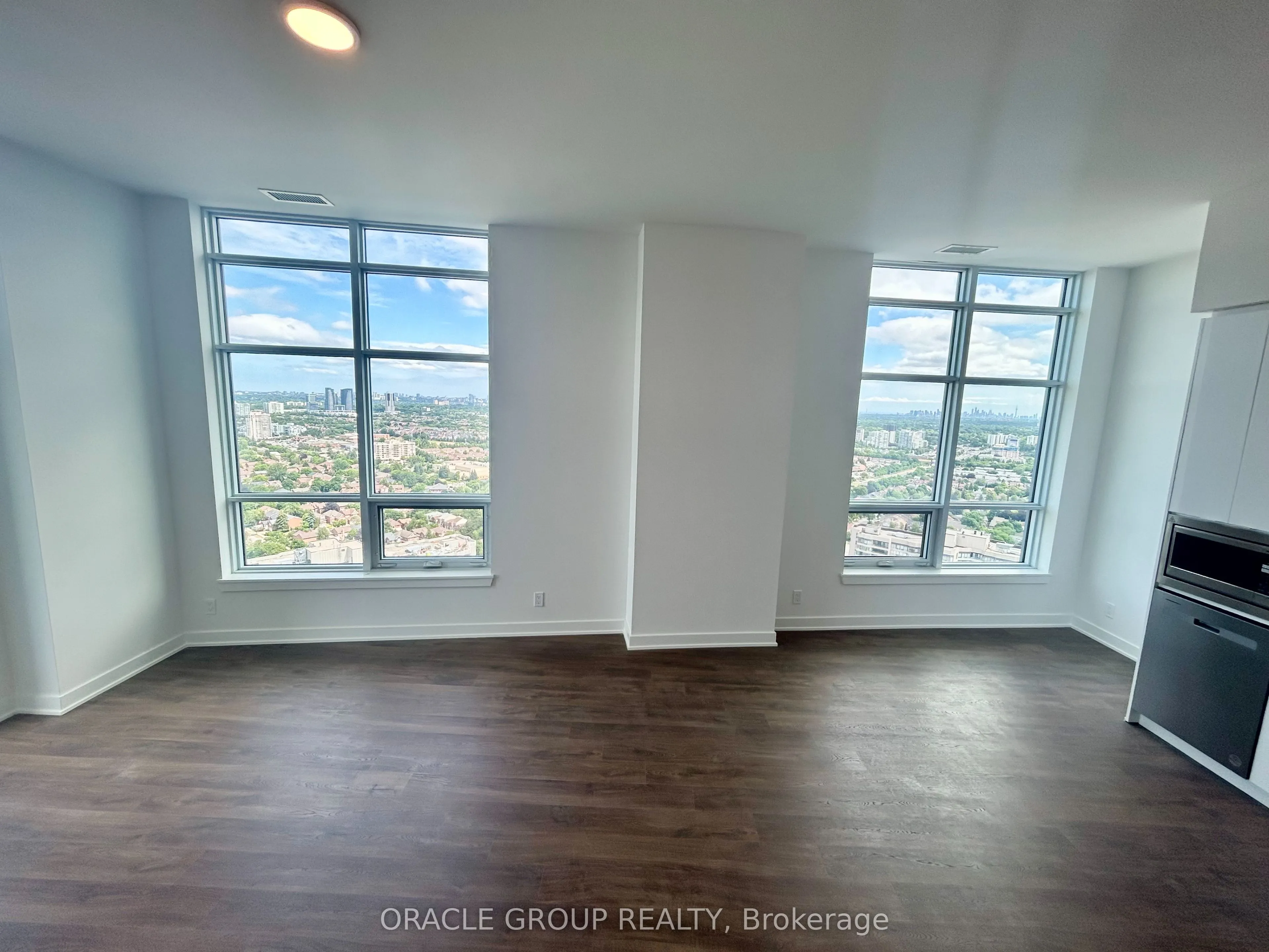 50 Upper Mall Way, #B-PH09