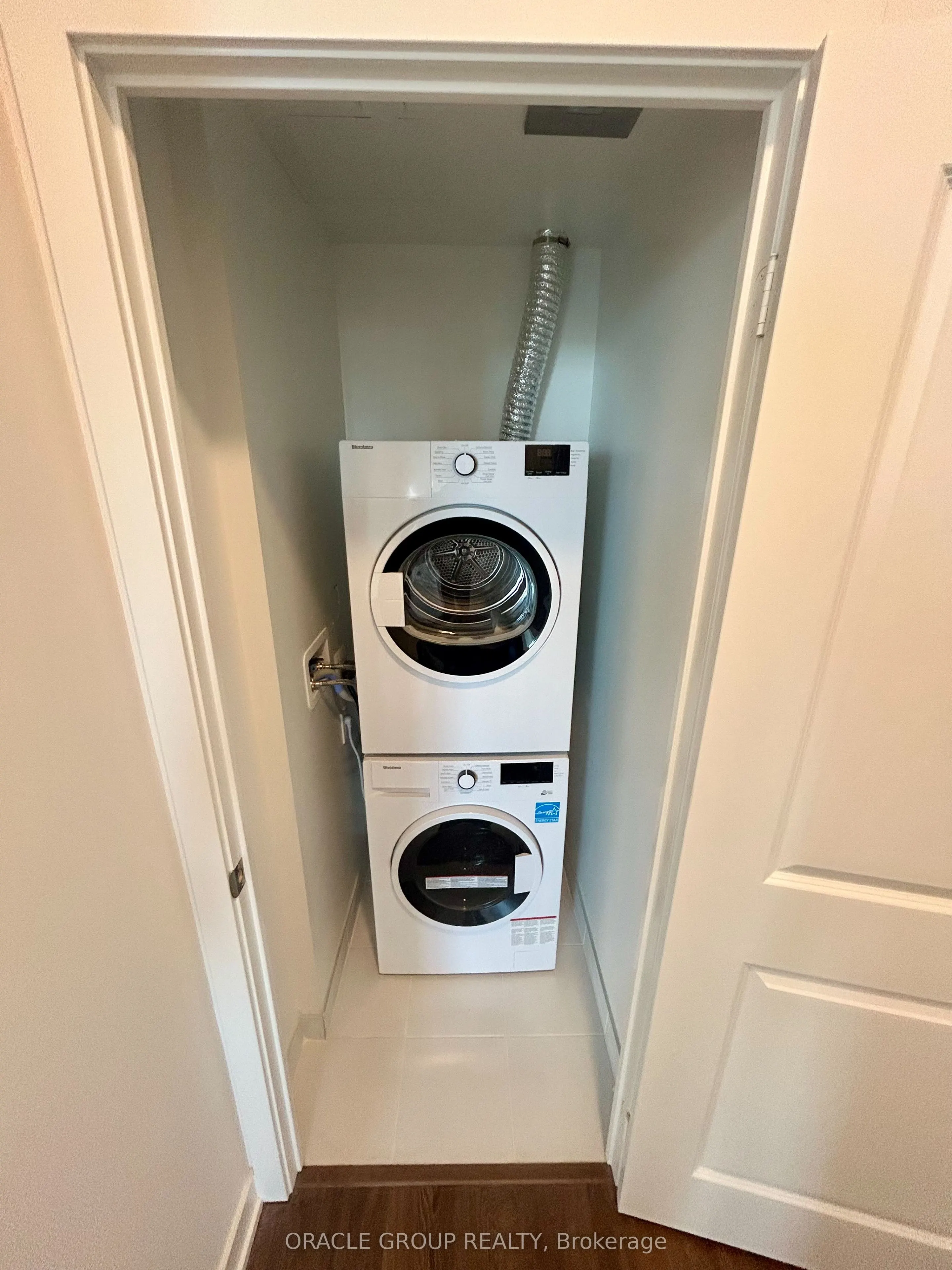 50 Upper Mall Way, #B-PH09