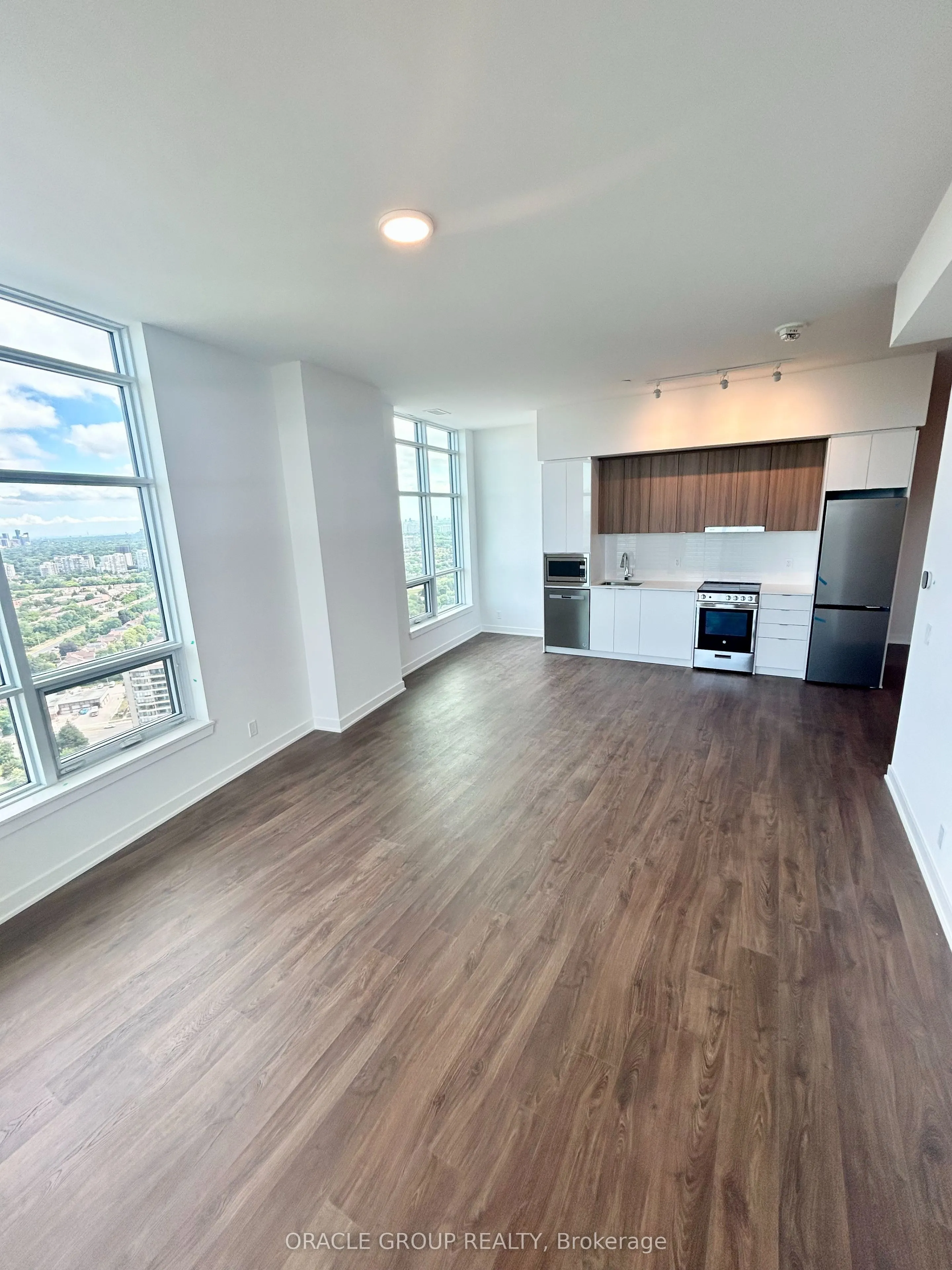 50 Upper Mall Way, #B-PH09
