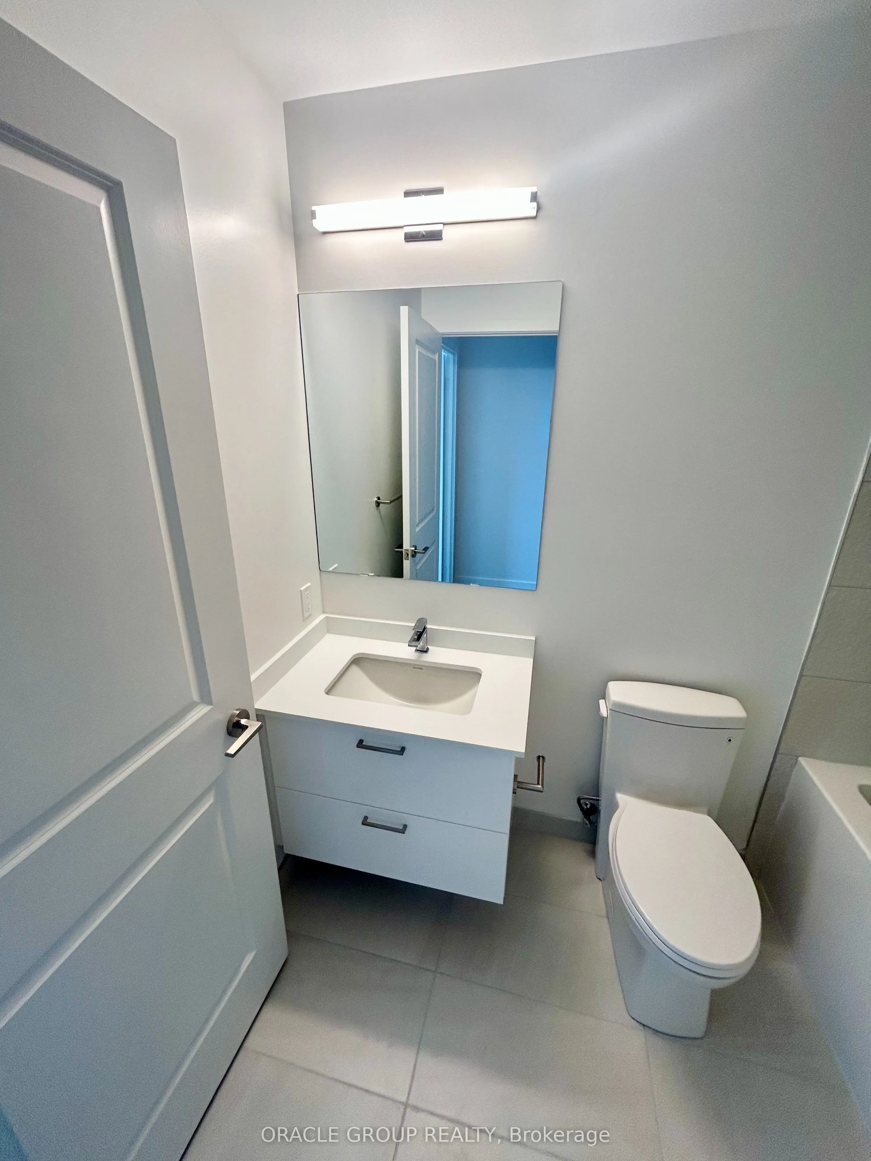50 Upper Mall Way, #B-PH09