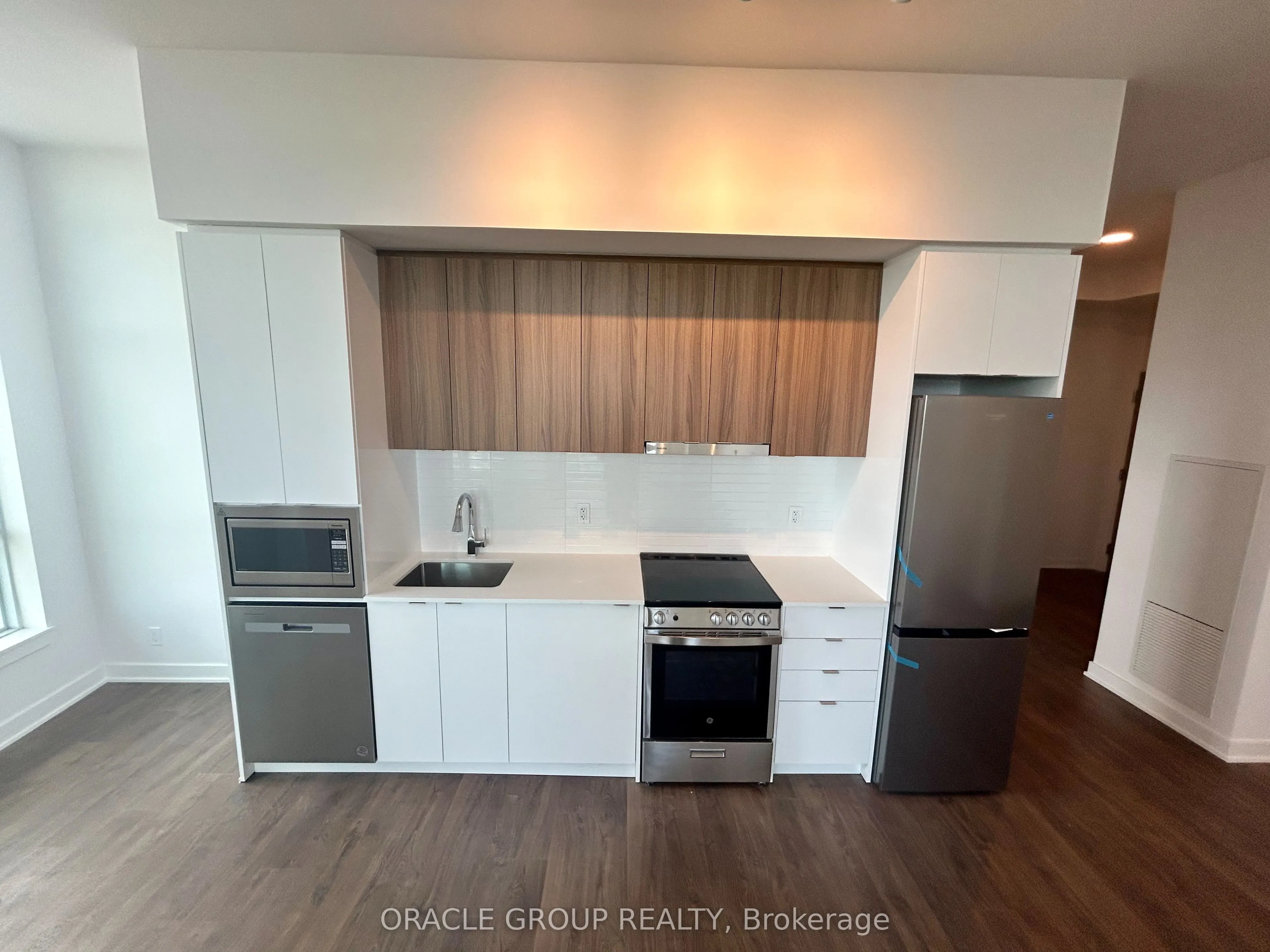 50 Upper Mall Way, #B-PH09