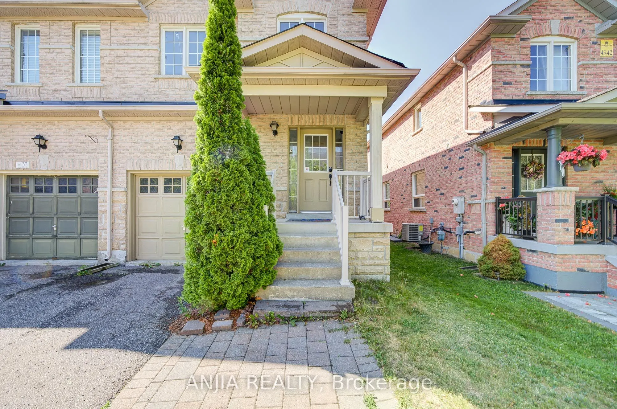 35 Martell Gate