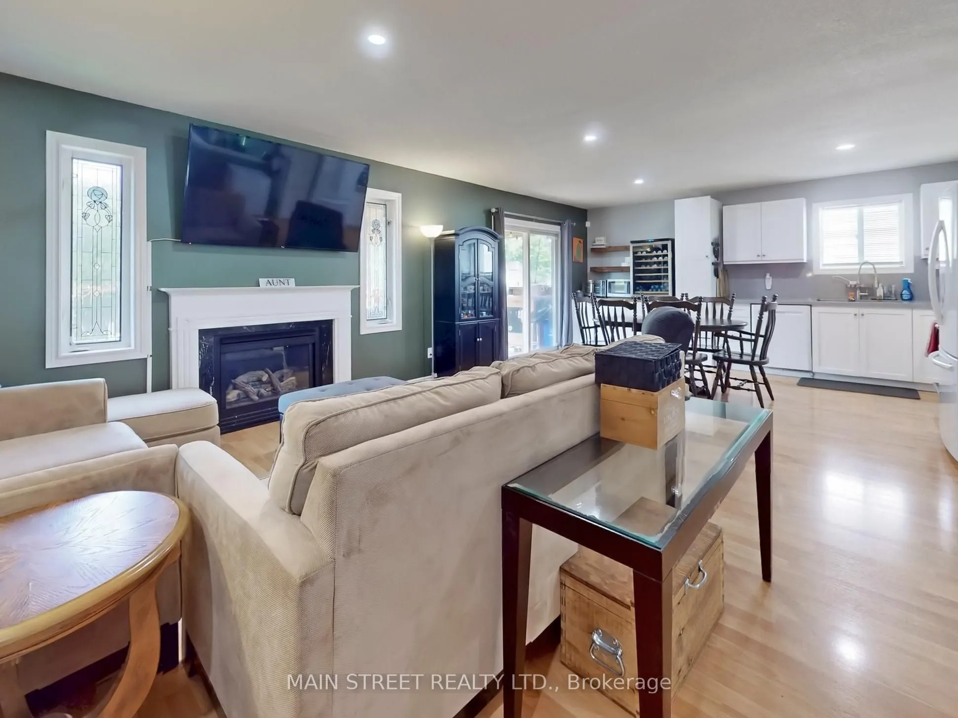 42 Evelyn Avenue