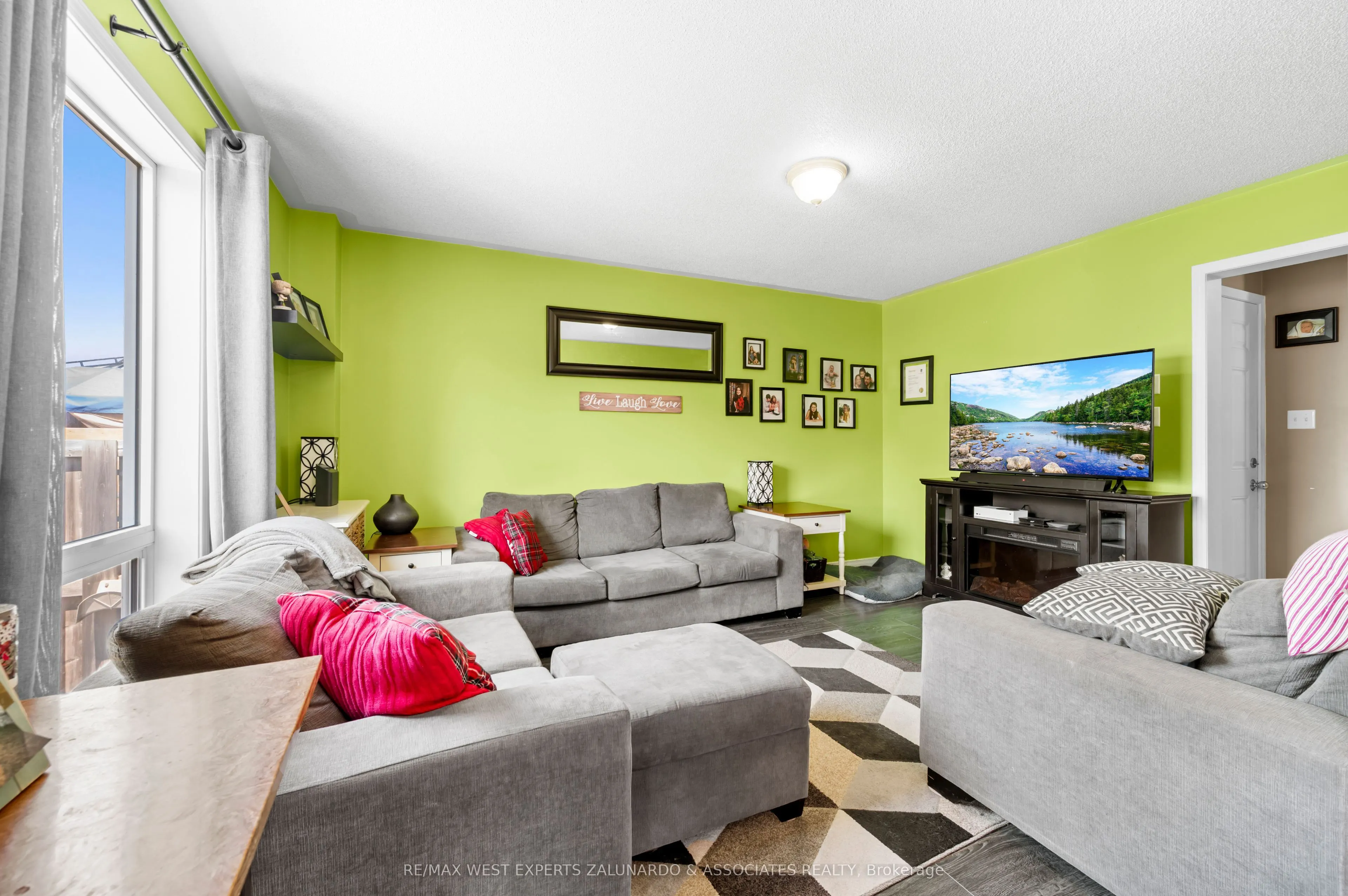 156 Stonemount Crescent