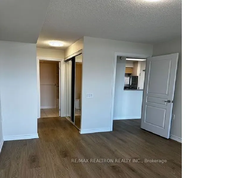 9015 Leslie Street, #1218