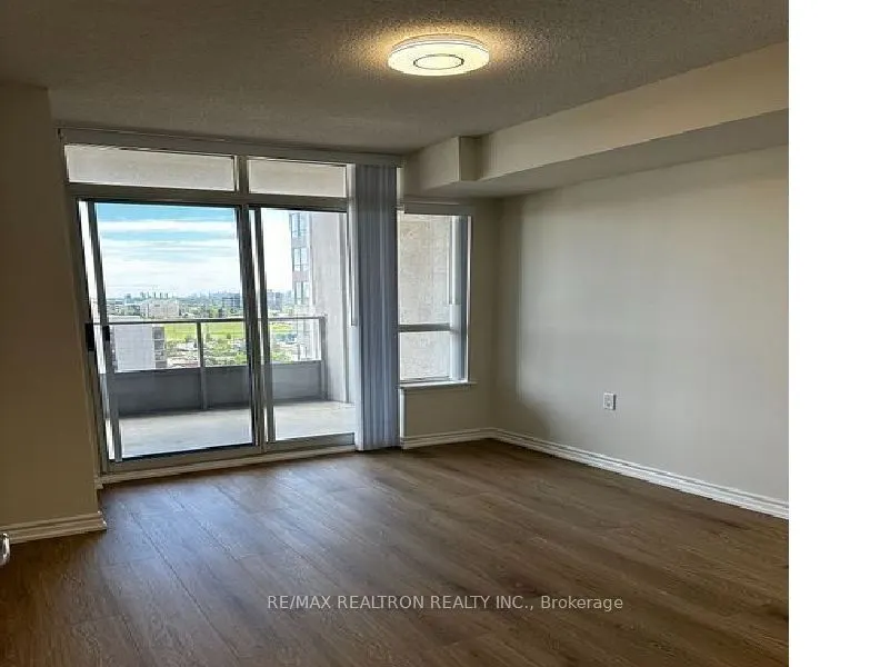 9015 Leslie Street, #1218