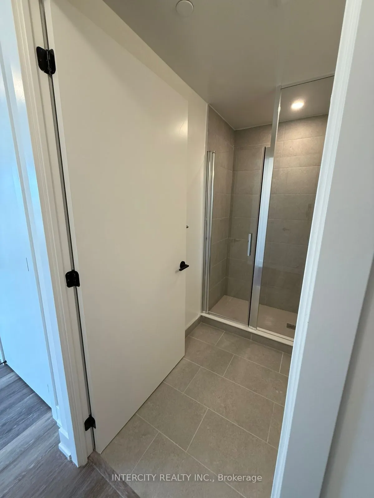 2075 King Road, #422