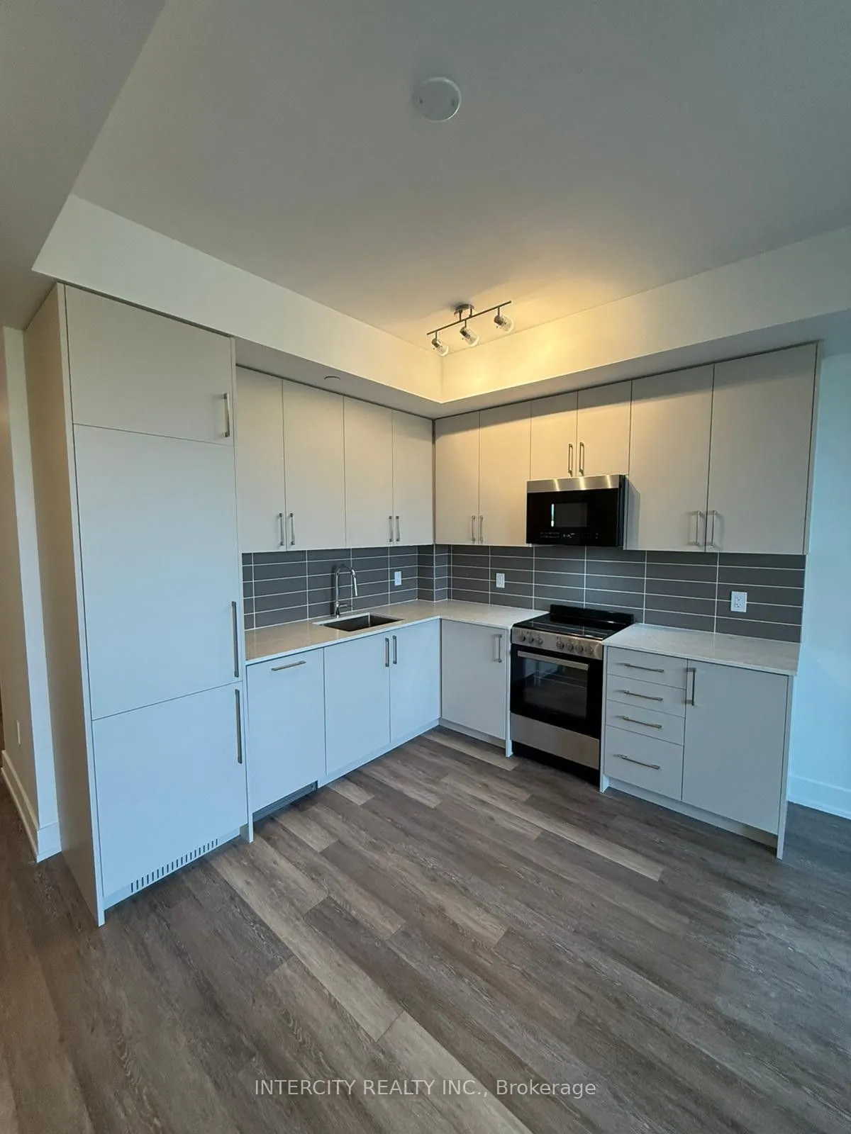 2075 King Road, #422