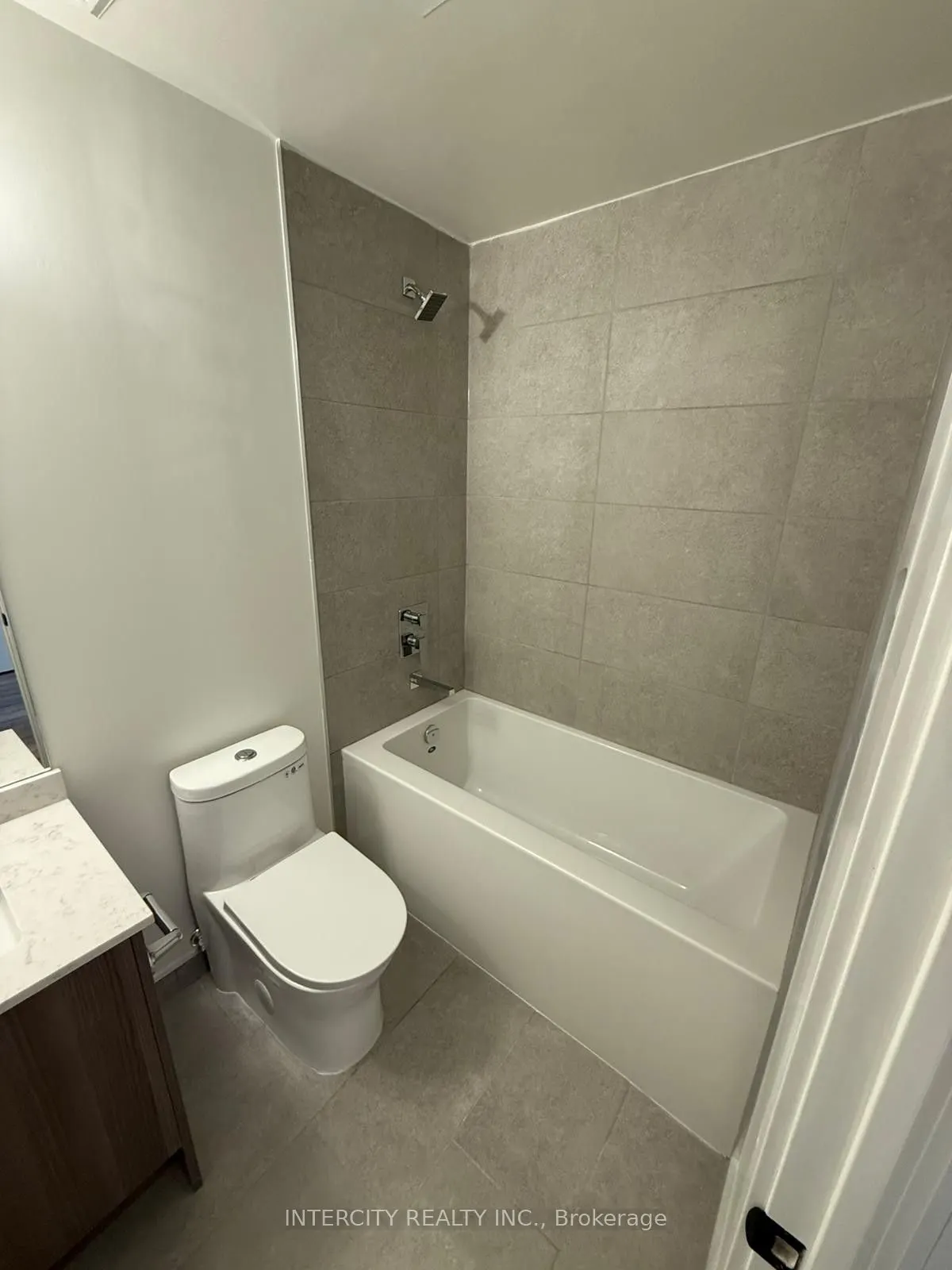 2075 King Road, #422