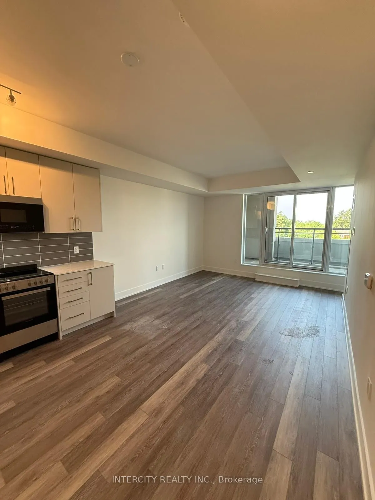2075 King Road, #422