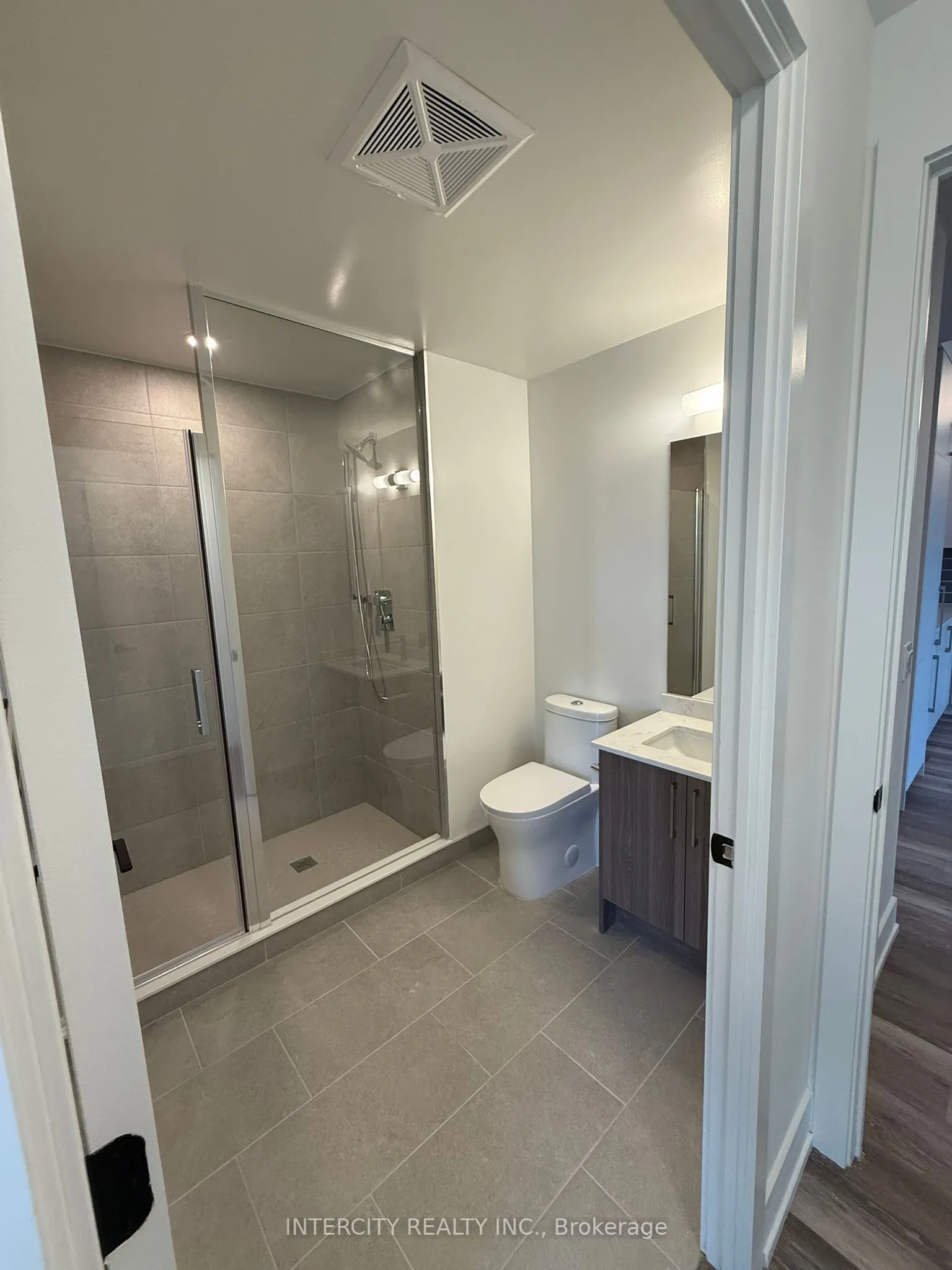 2075 King Road, #422