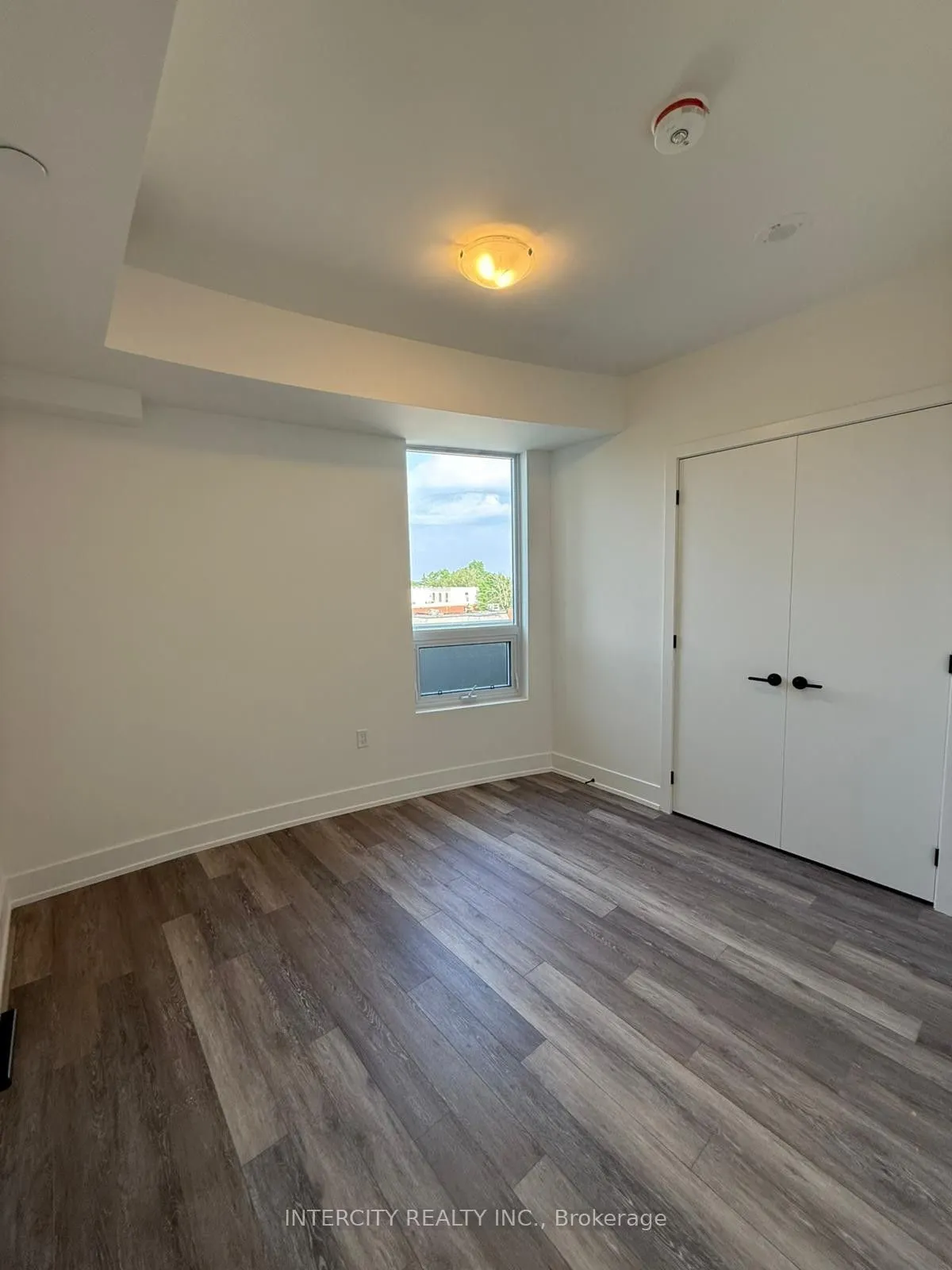 2075 King Road, #422