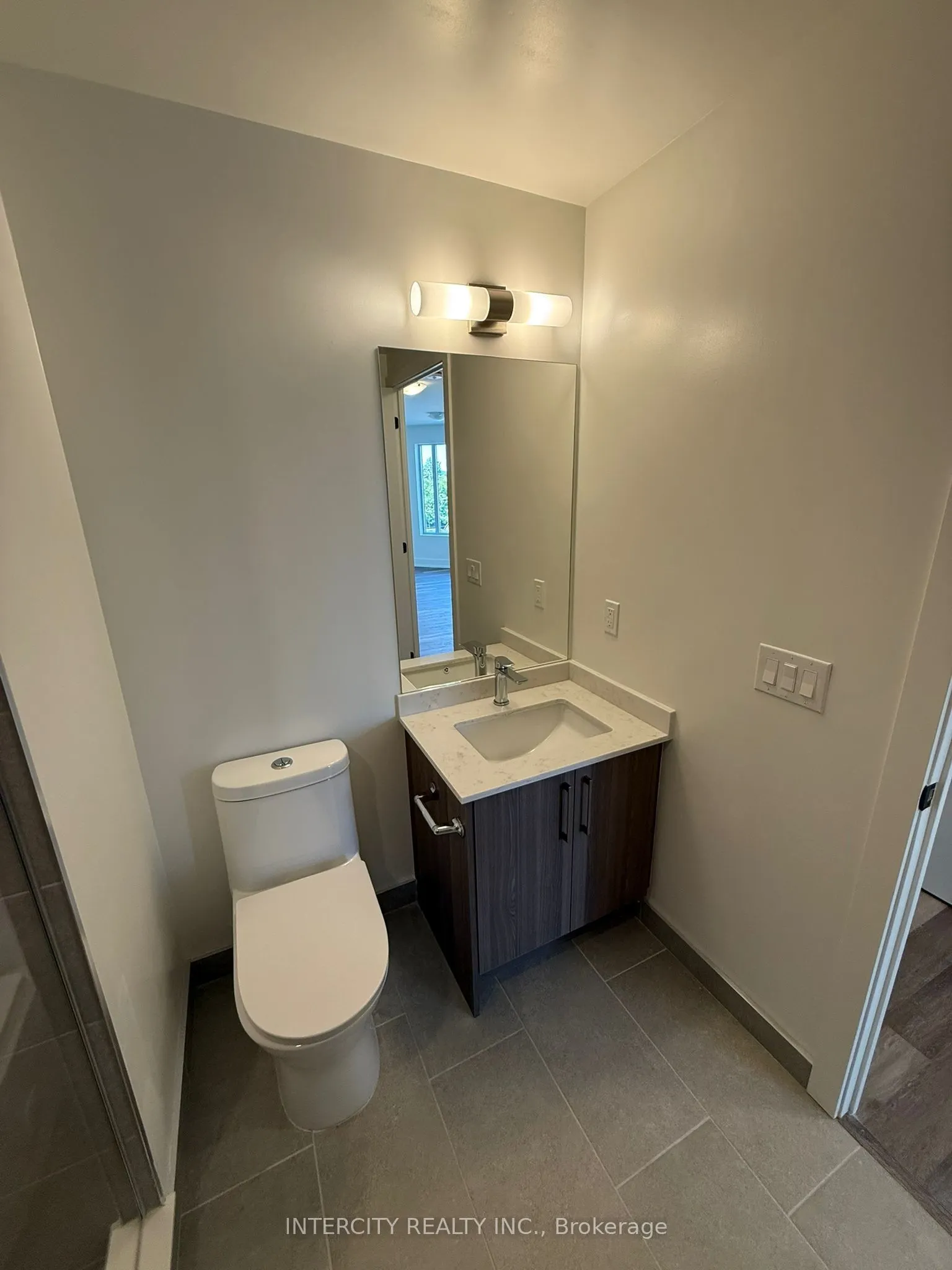 2075 King Road, #422