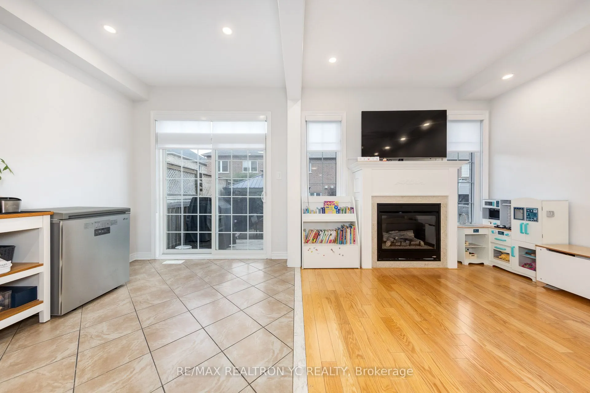 87 Chayna Crescent