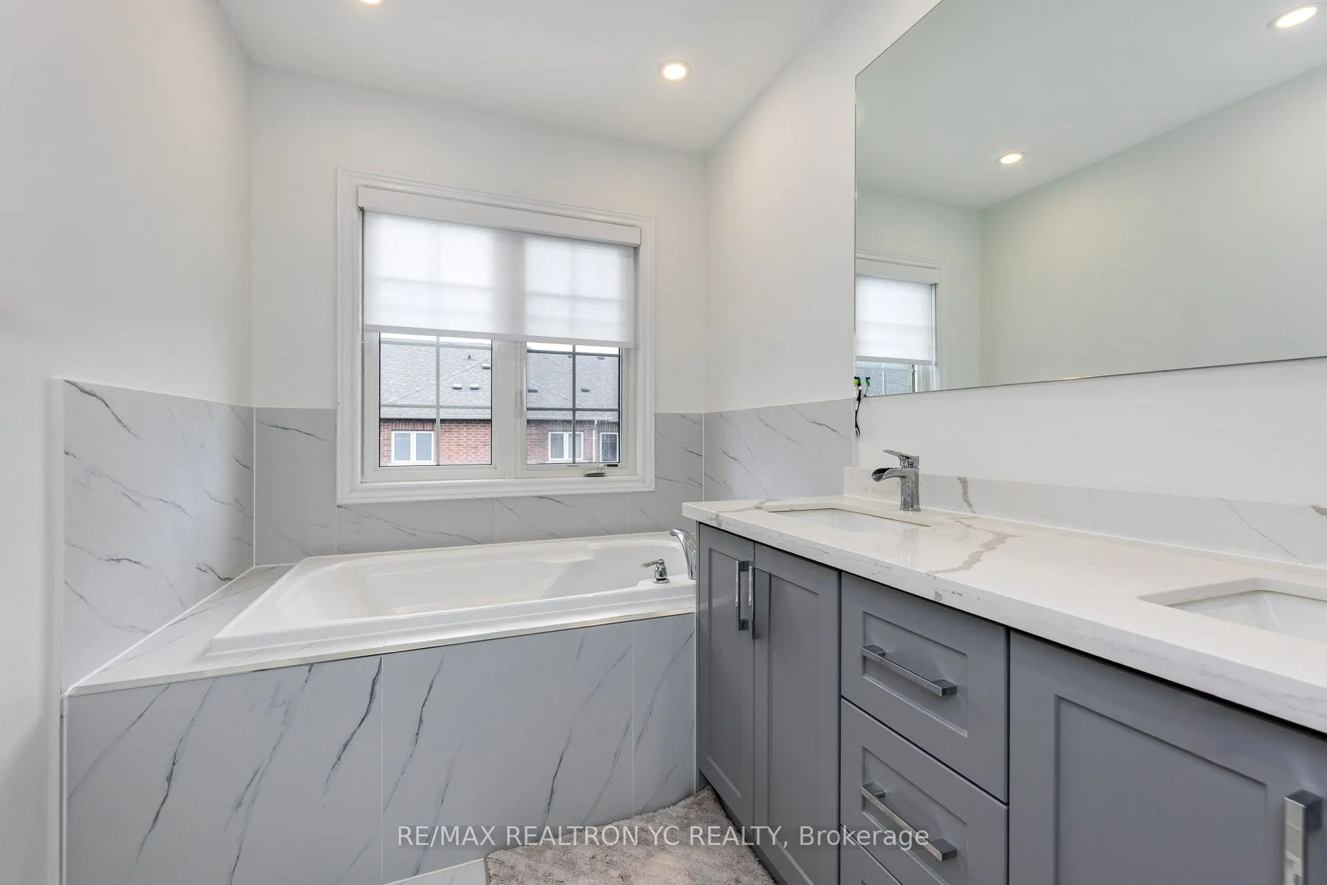 87 Chayna Crescent