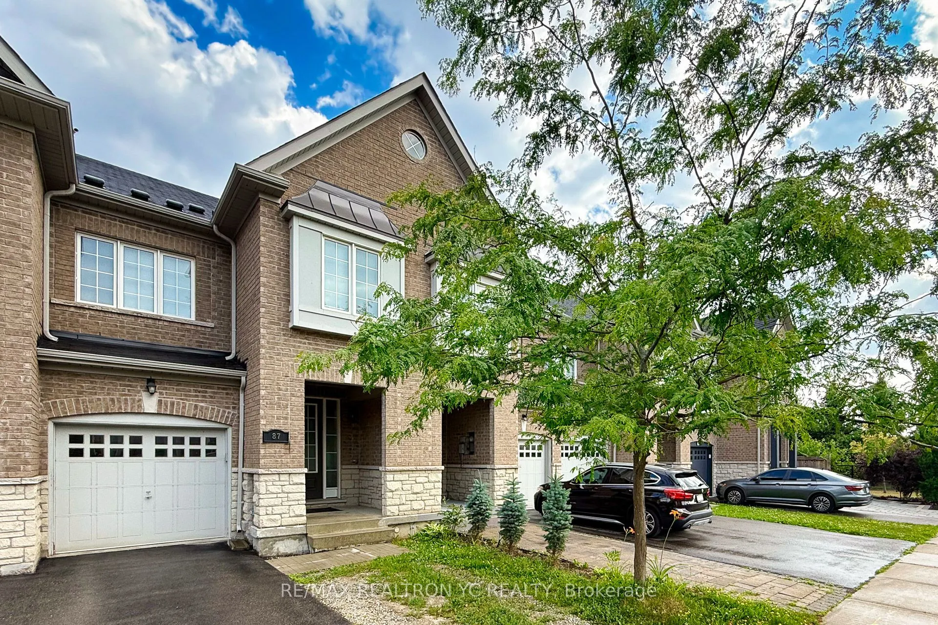 87 Chayna Crescent