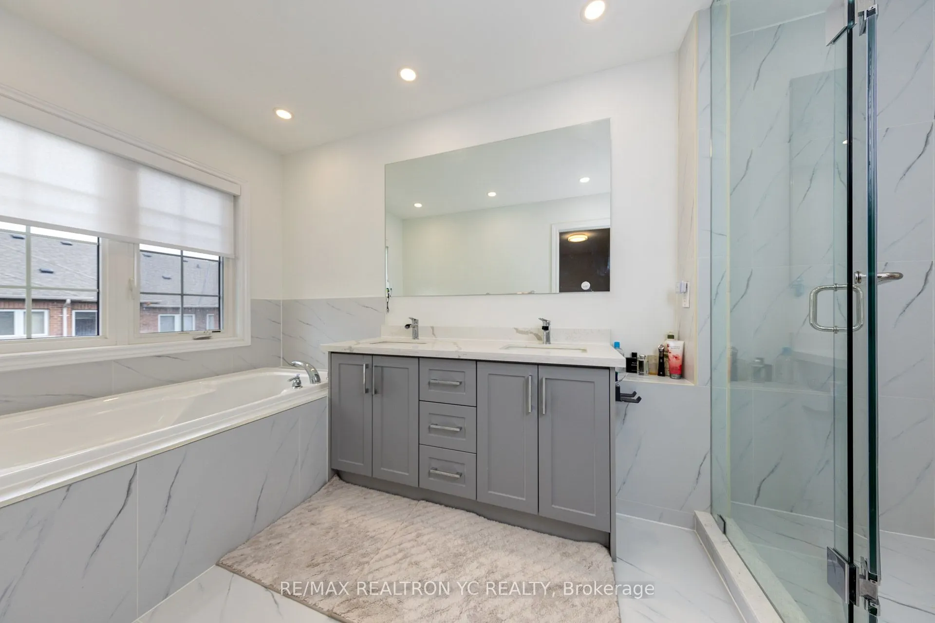 87 Chayna Crescent