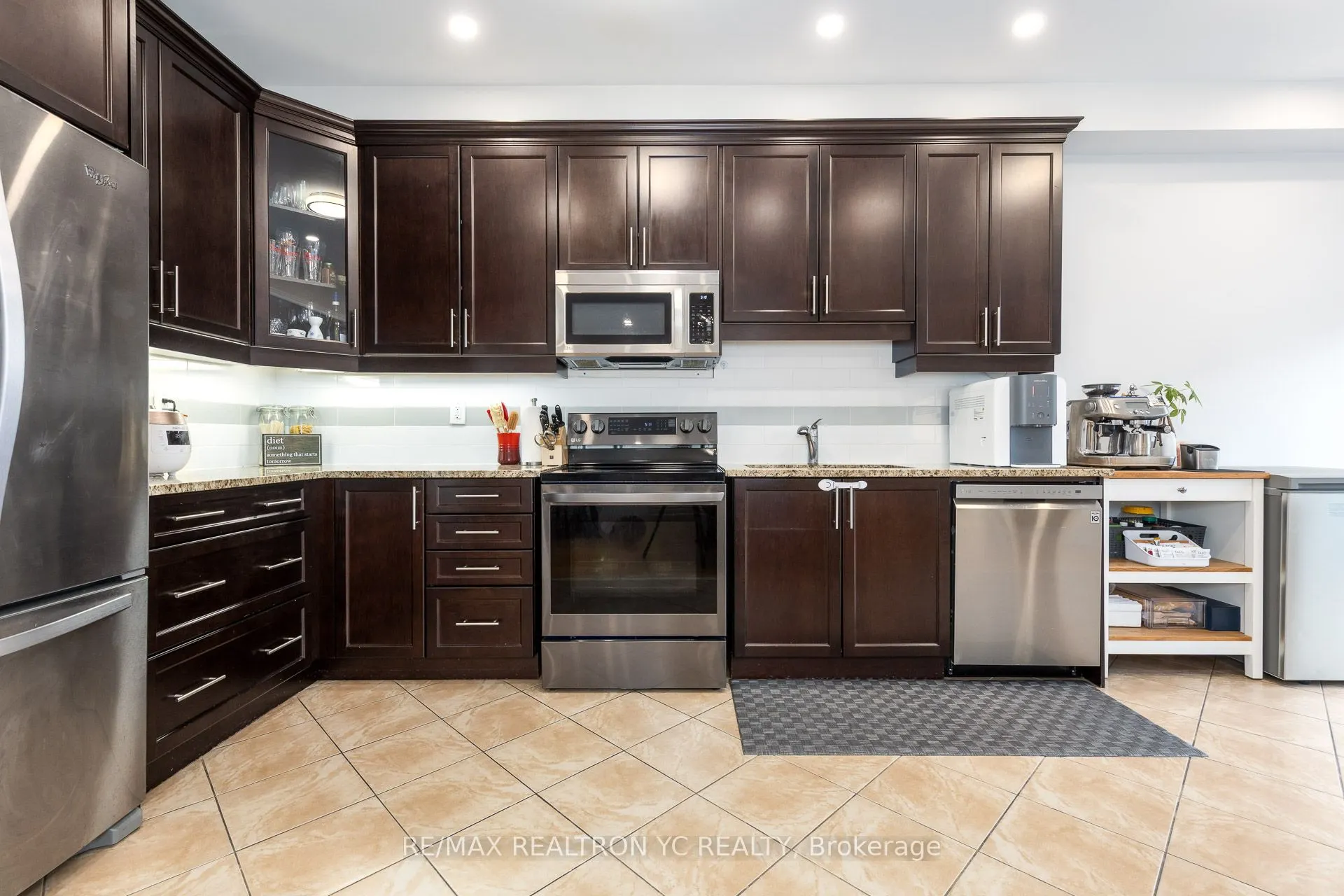 87 Chayna Crescent