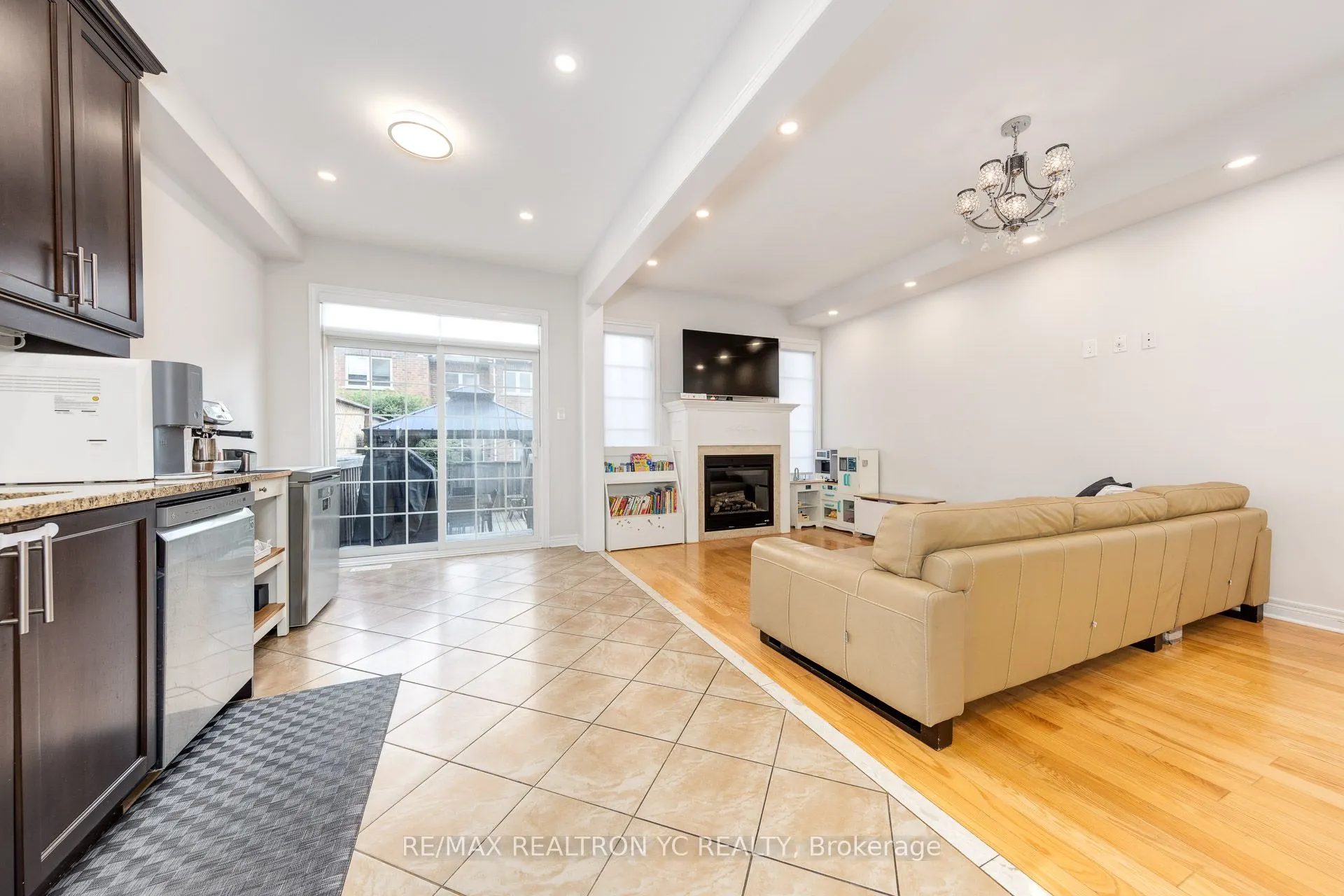 87 Chayna Crescent