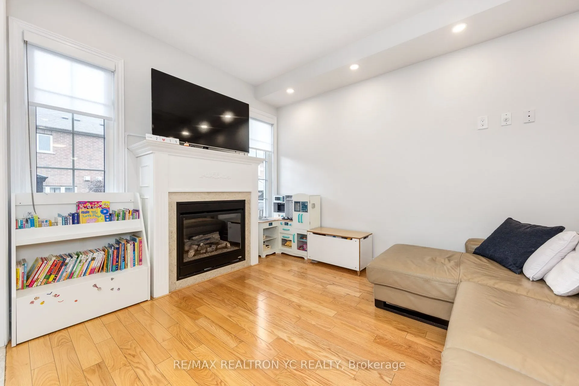 87 Chayna Crescent