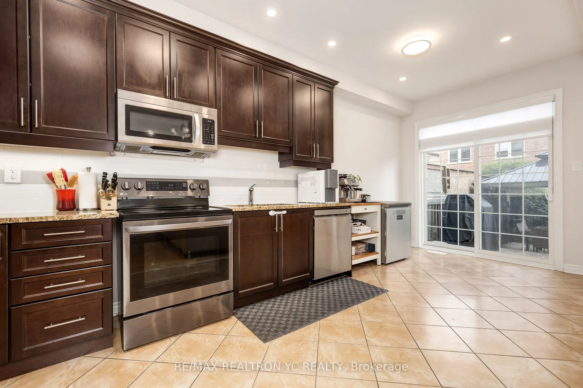 87 Chayna Crescent