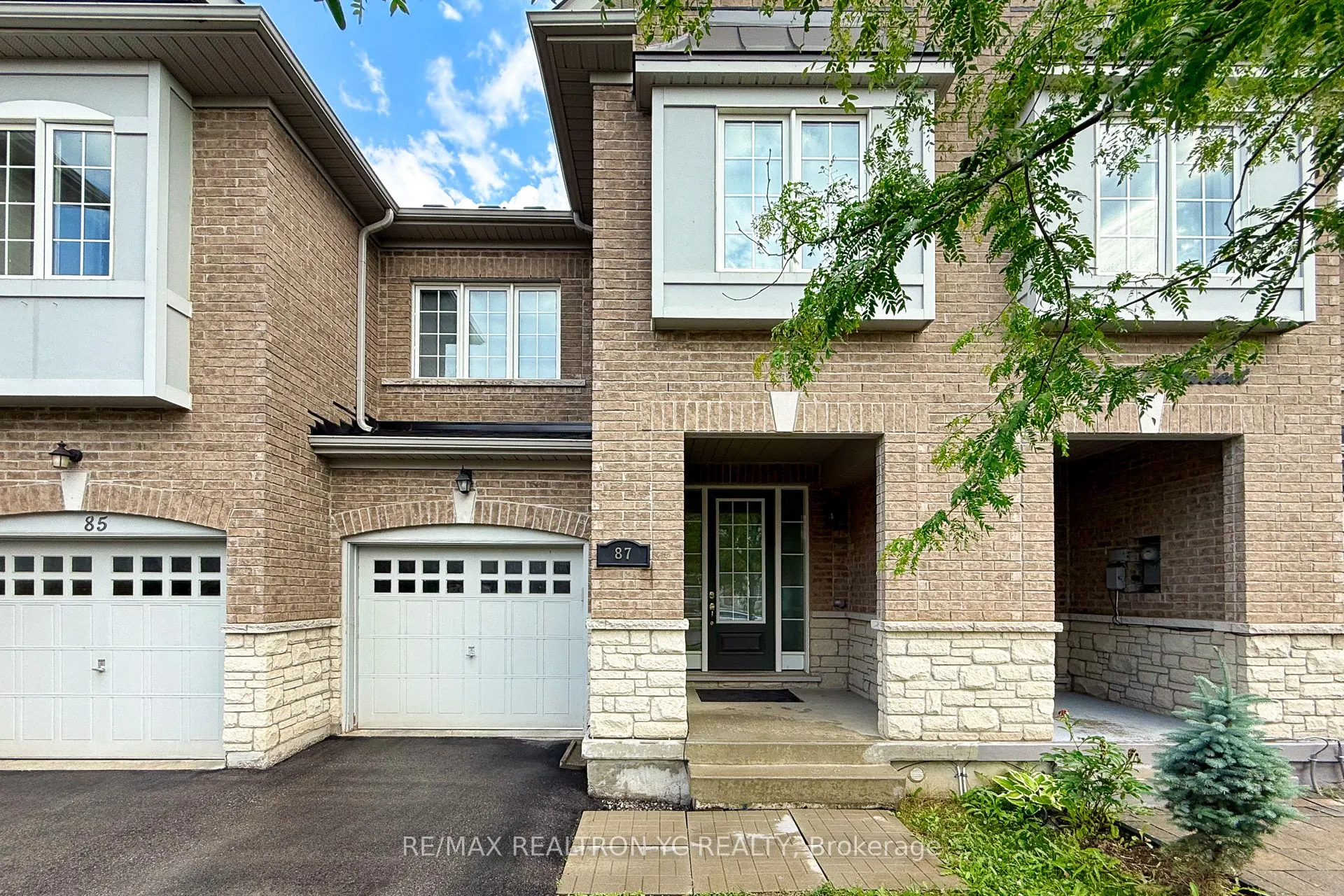 87 Chayna Crescent