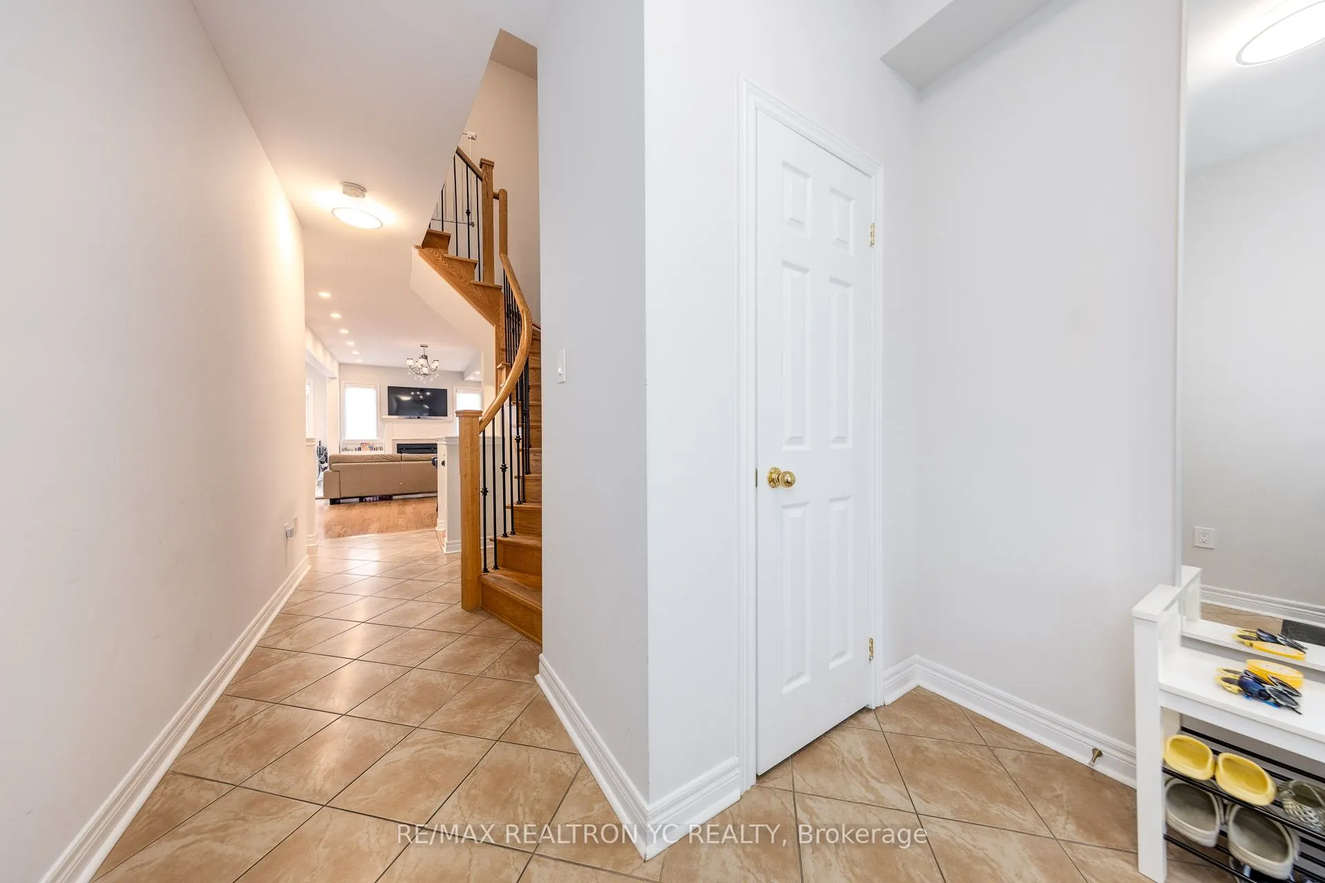 87 Chayna Crescent