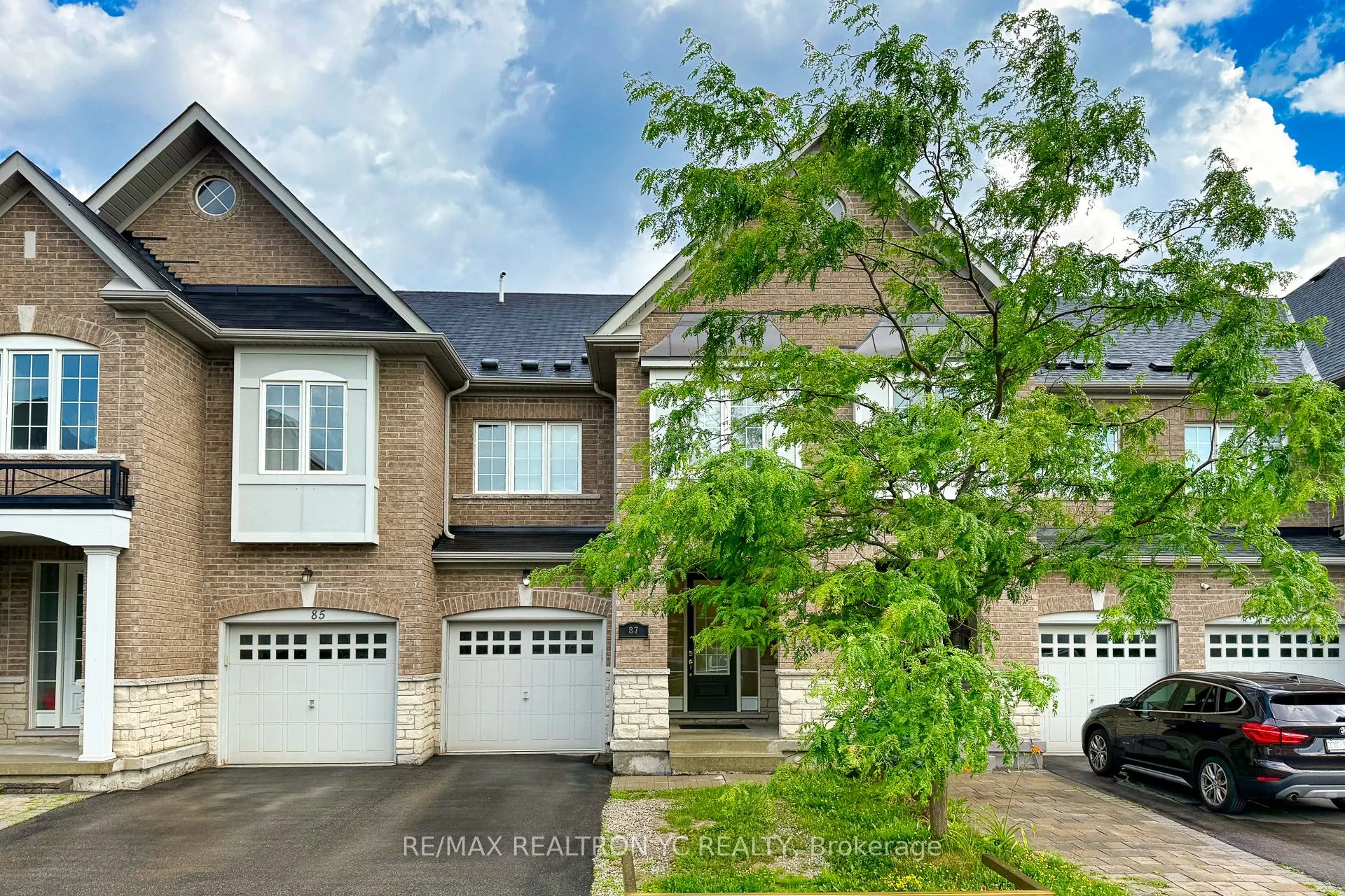 87 Chayna Crescent