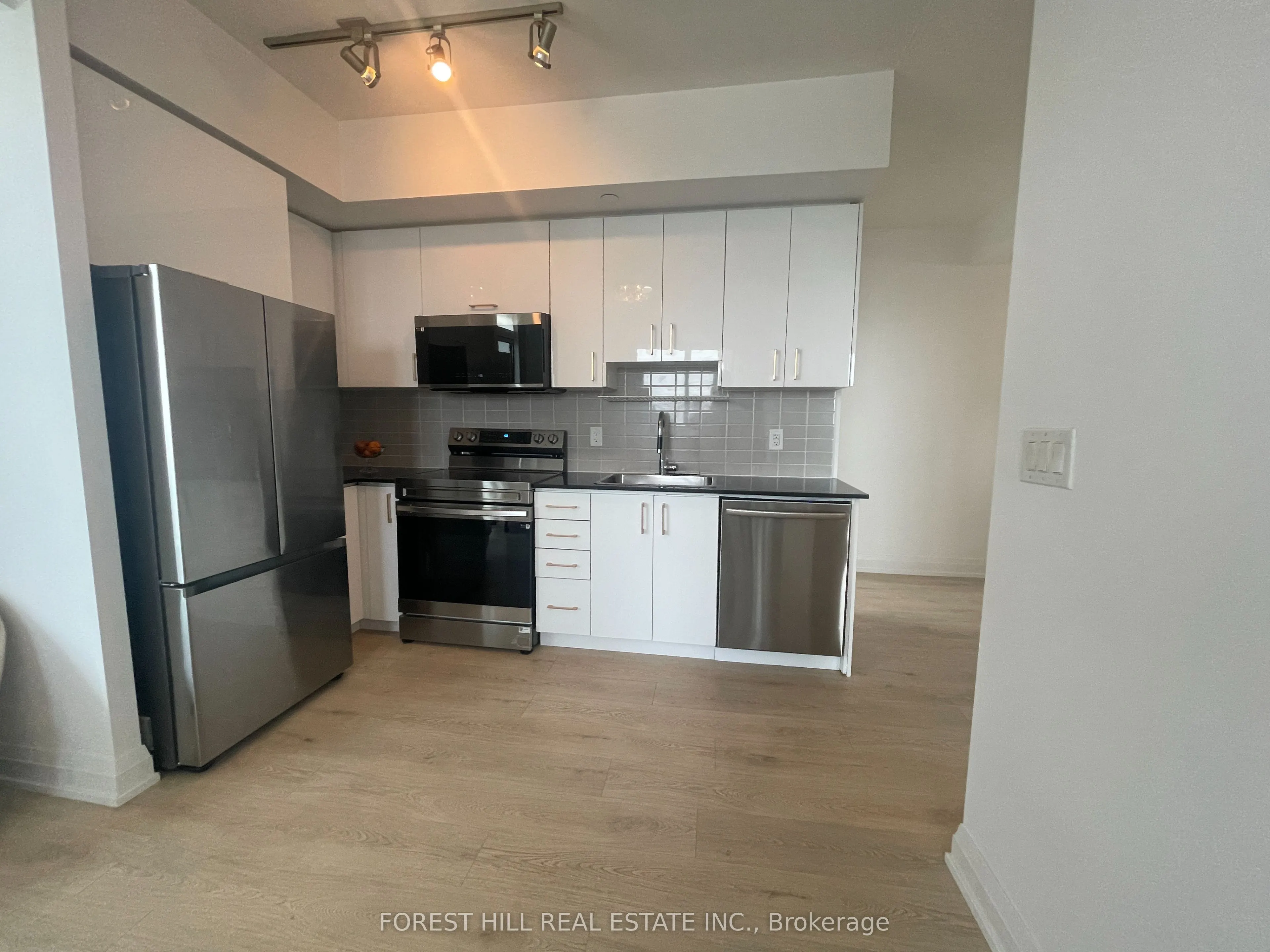 7171 Yonge Street, #1701