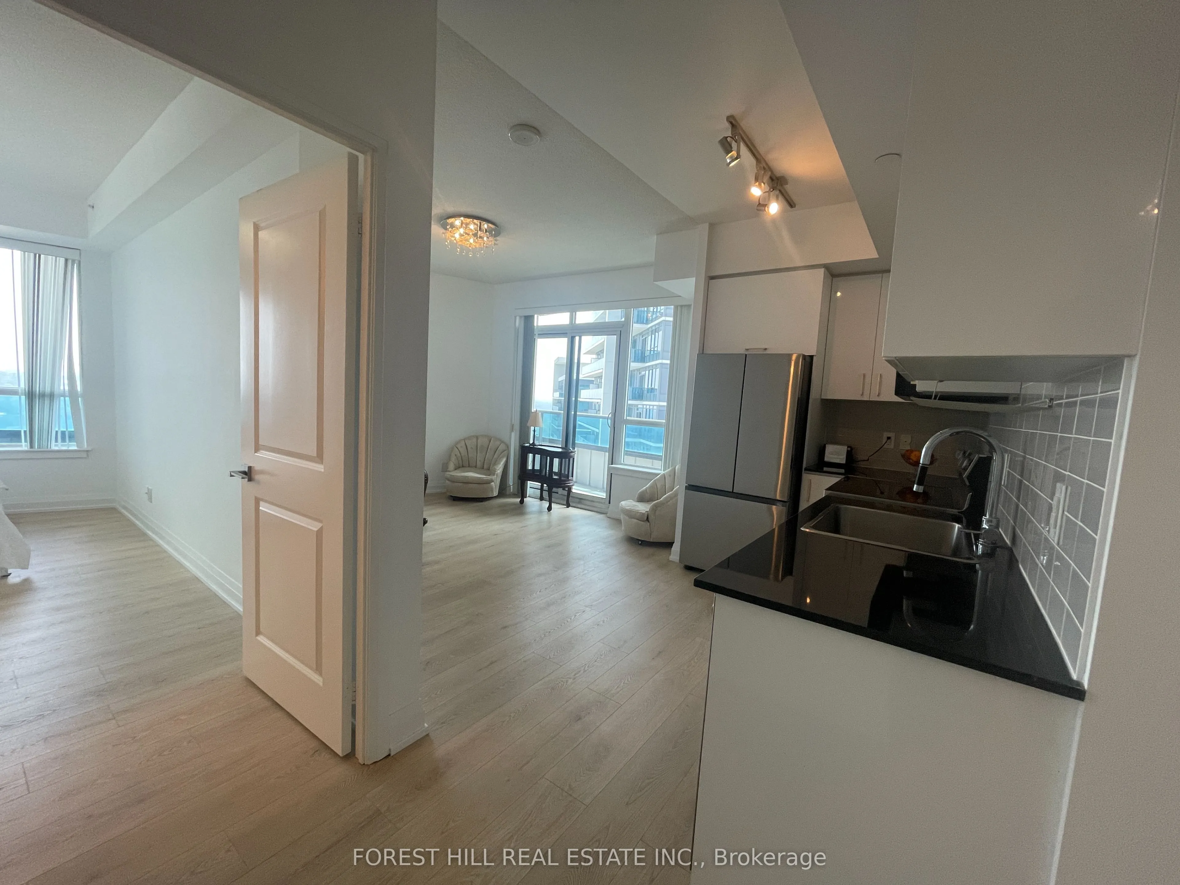 7171 Yonge Street, #1701