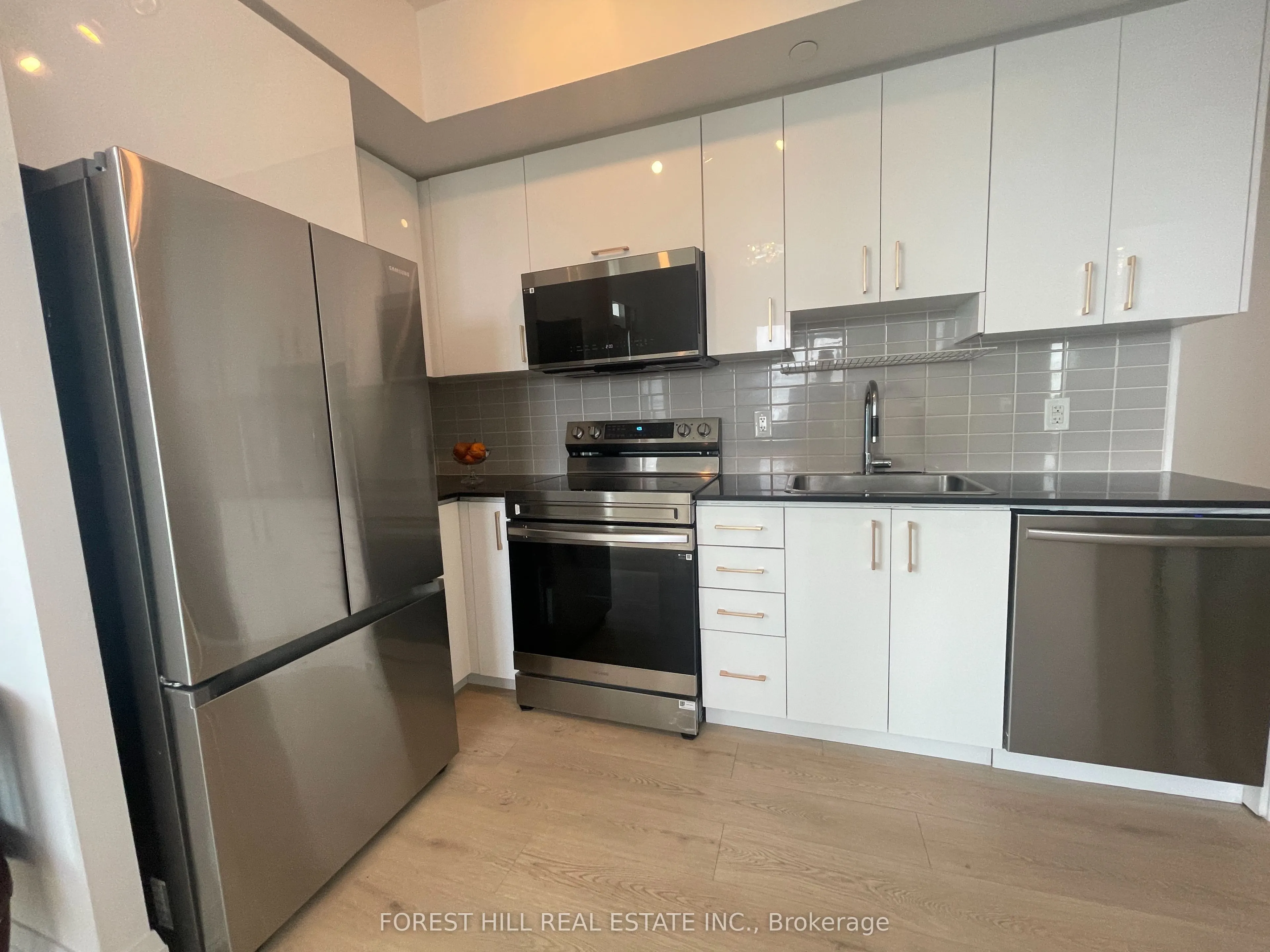 7171 Yonge Street, #1701
