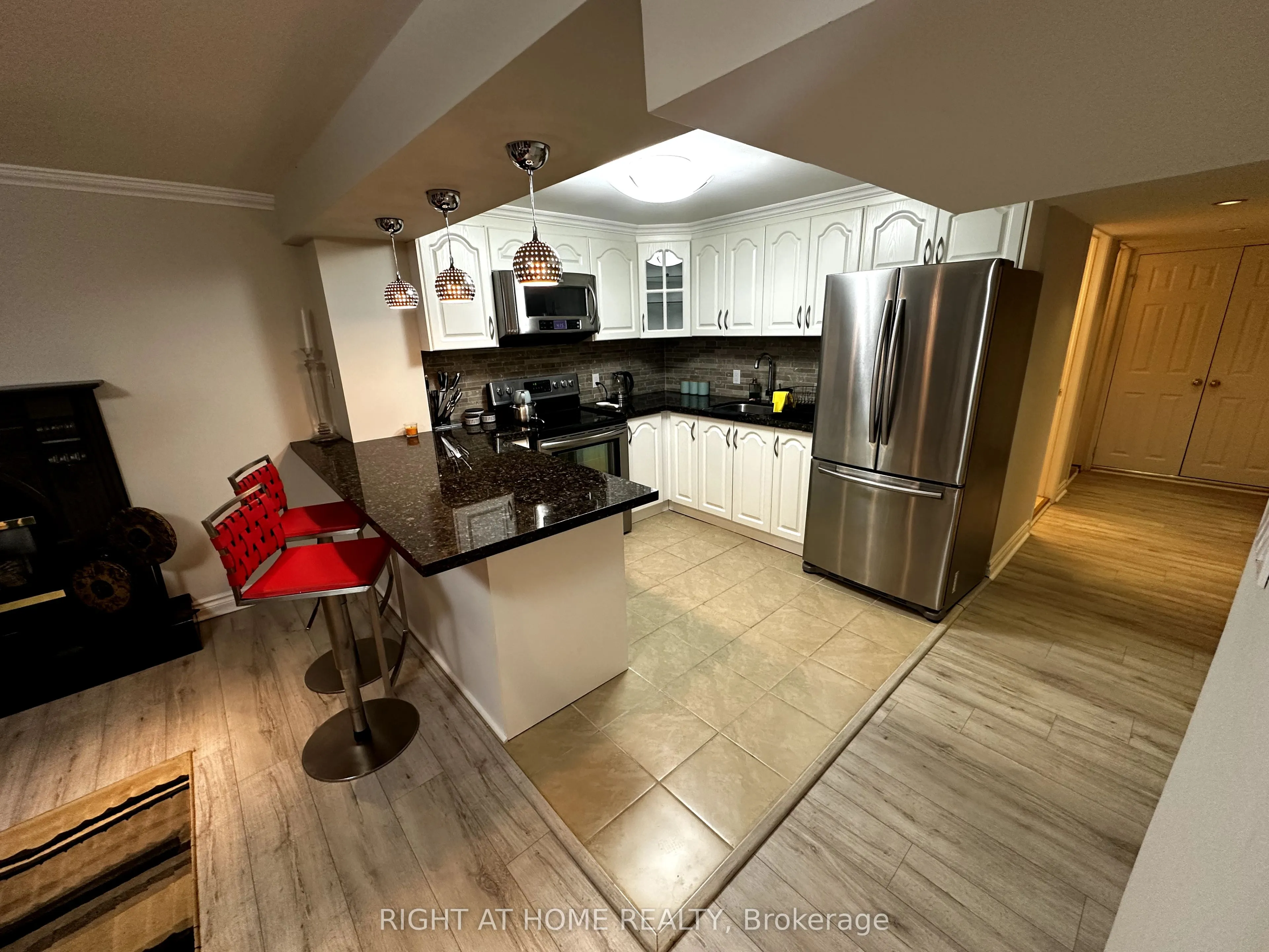 974 Creebridge Crescent