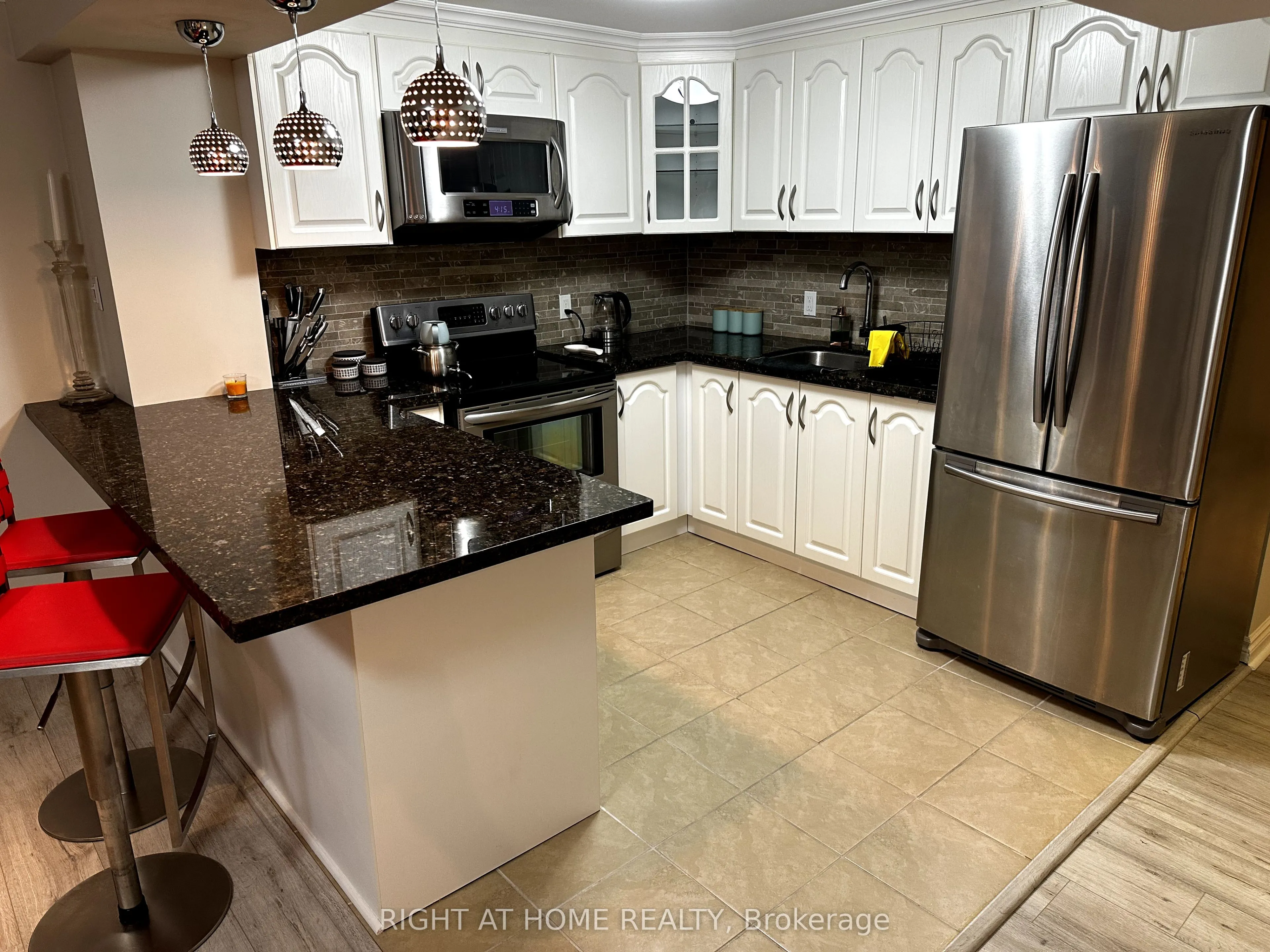 974 Creebridge Crescent