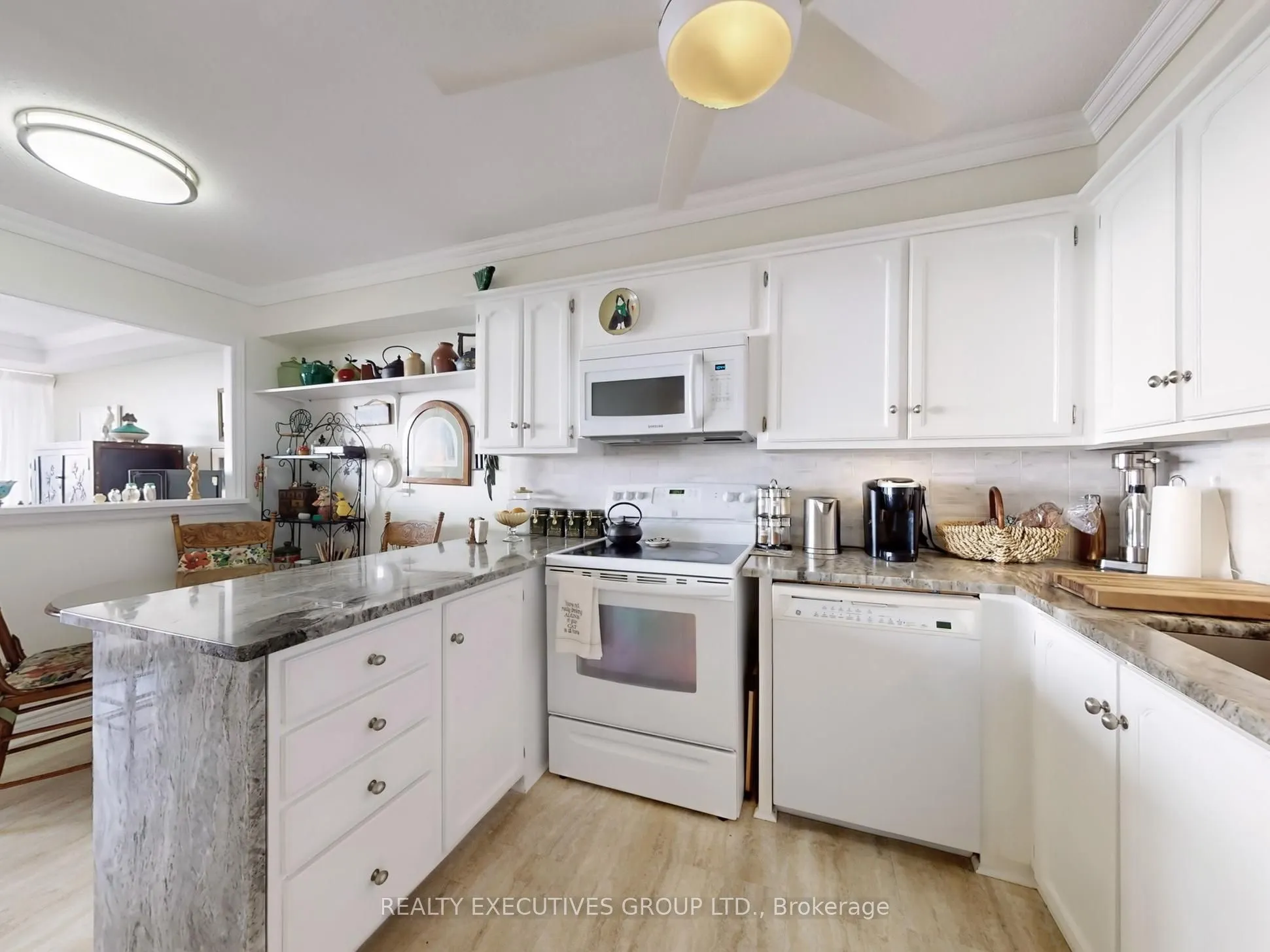 8111 Yonge Street, #1701