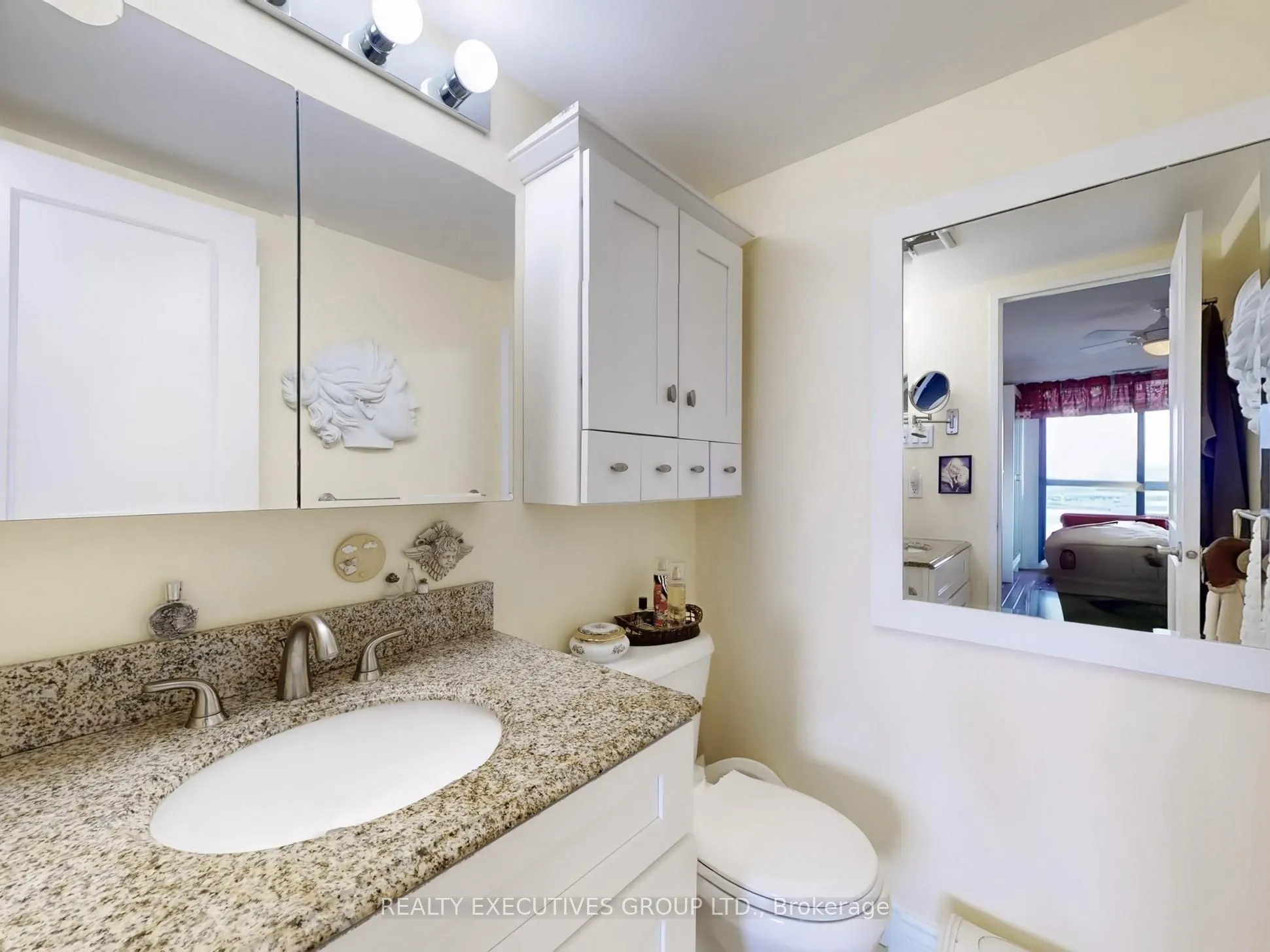 8111 Yonge Street, #1701