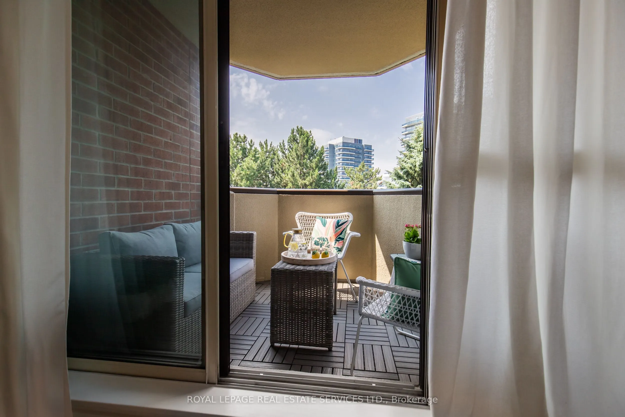 100 Observatory Lane, #404
