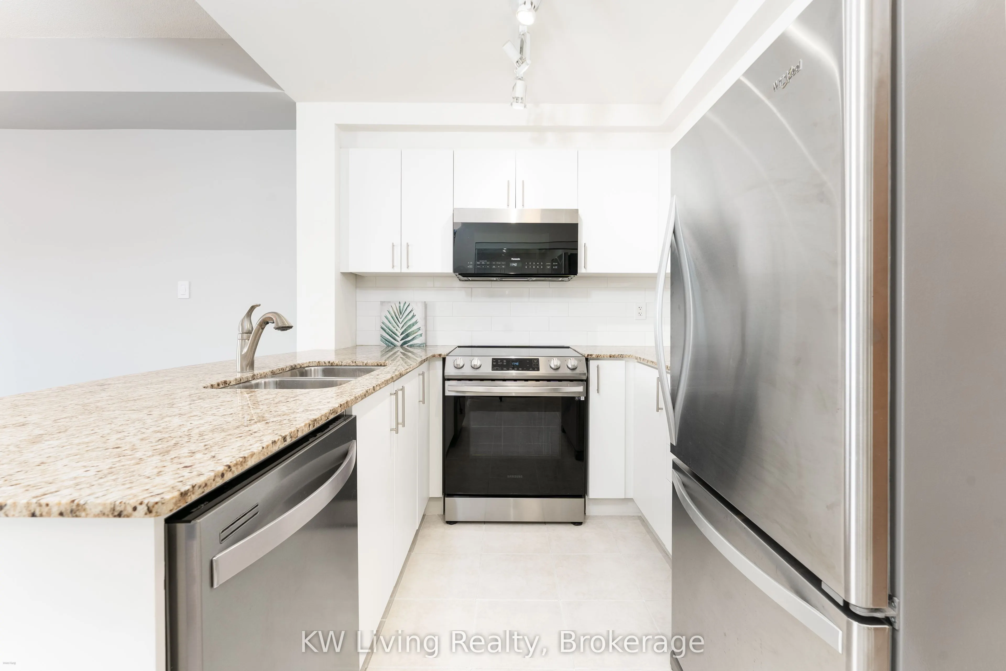 8 Maison Parc Court, #703