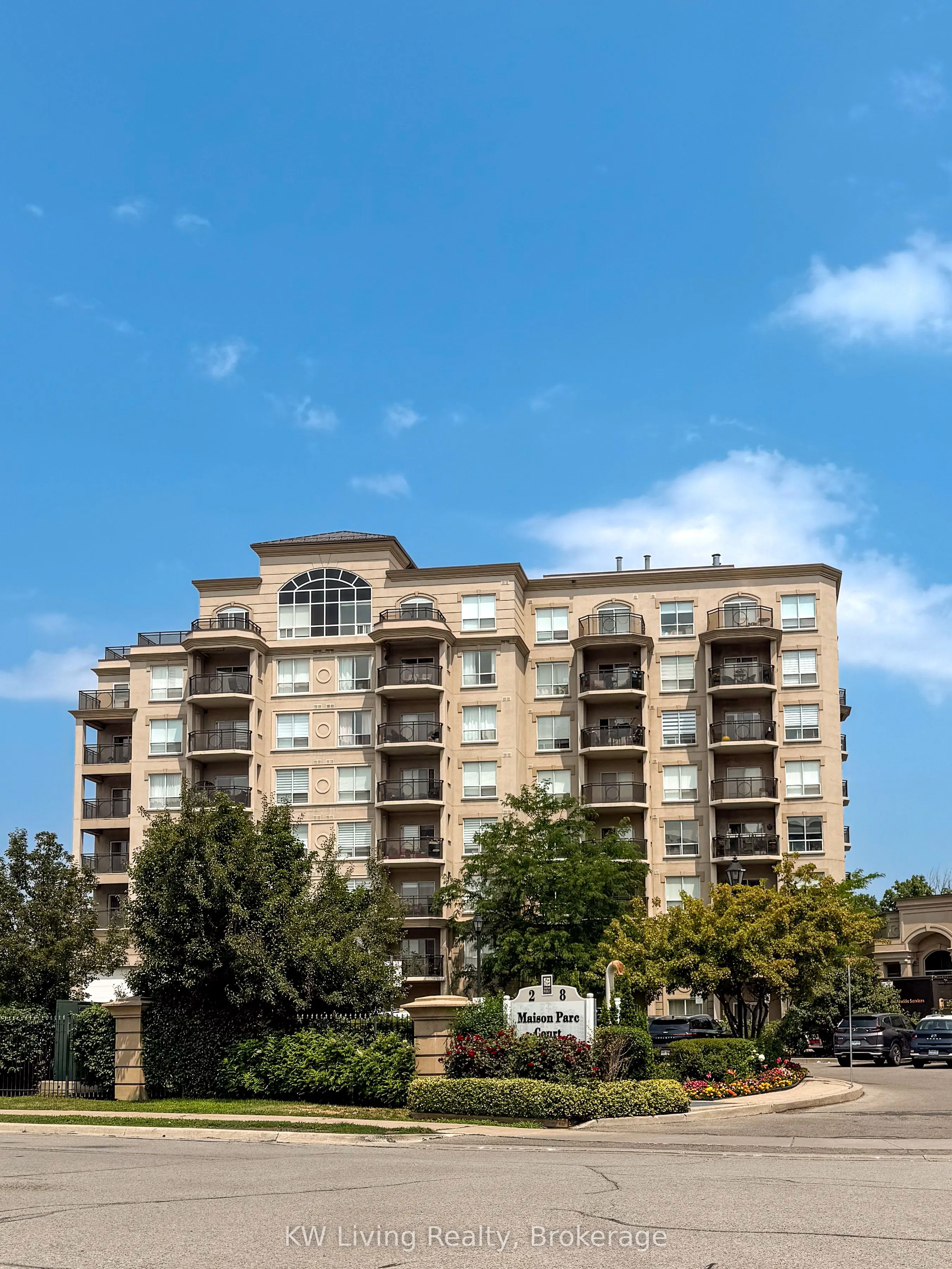 8 Maison Parc Court, #703