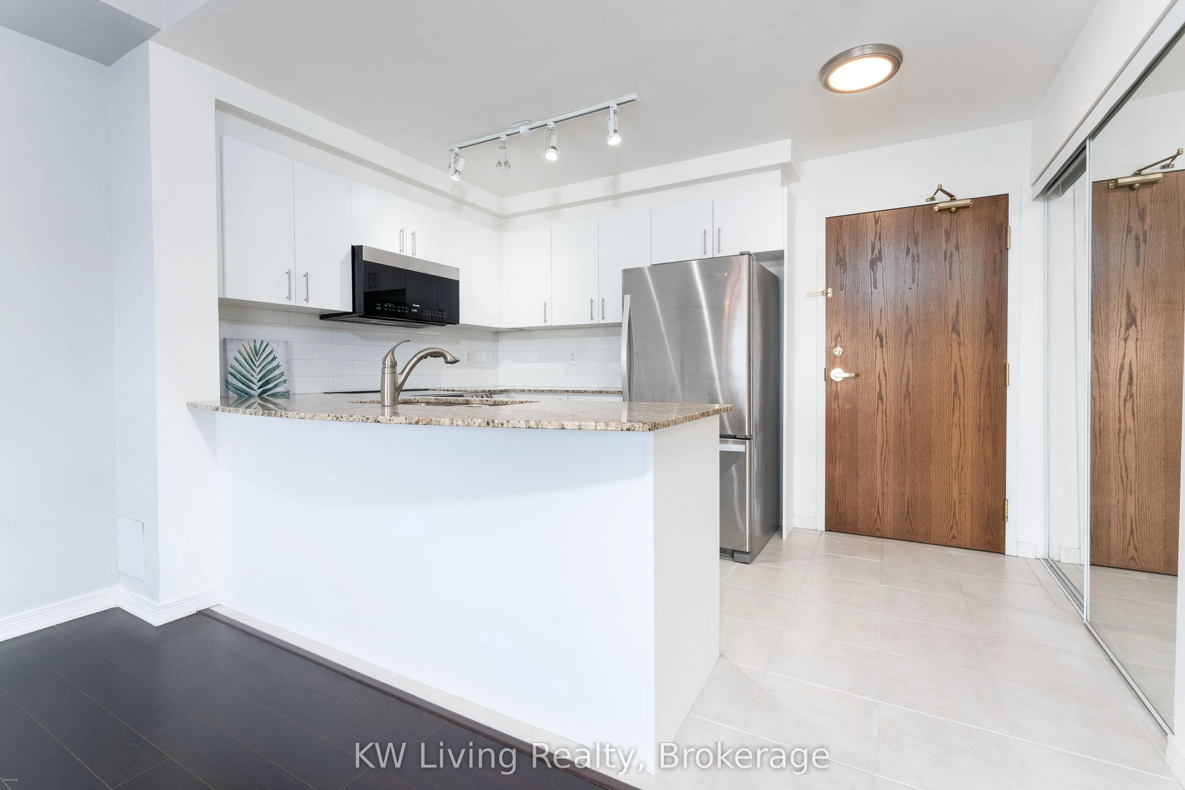 8 Maison Parc Court, #703
