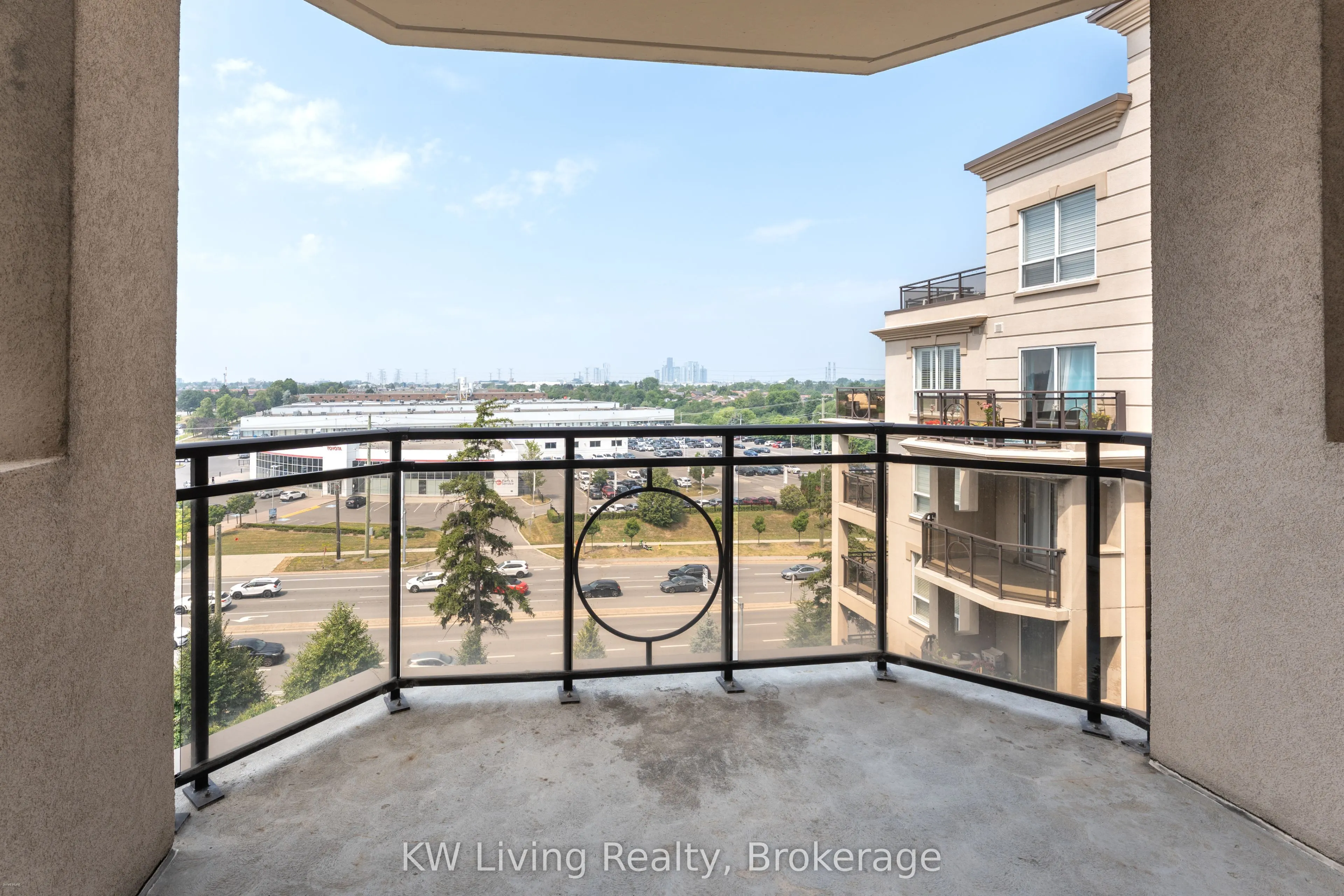 8 Maison Parc Court, #703