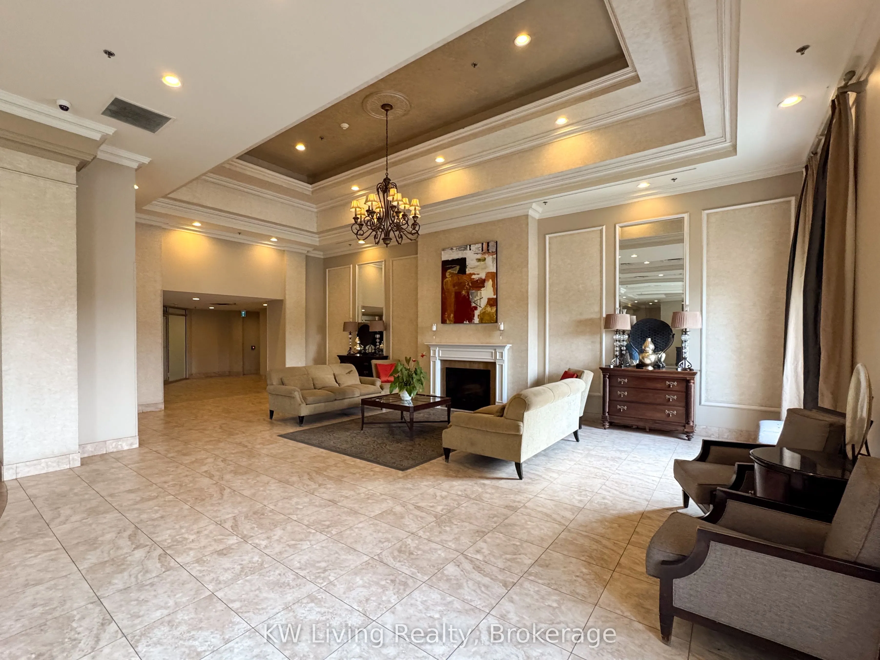 8 Maison Parc Court, #703