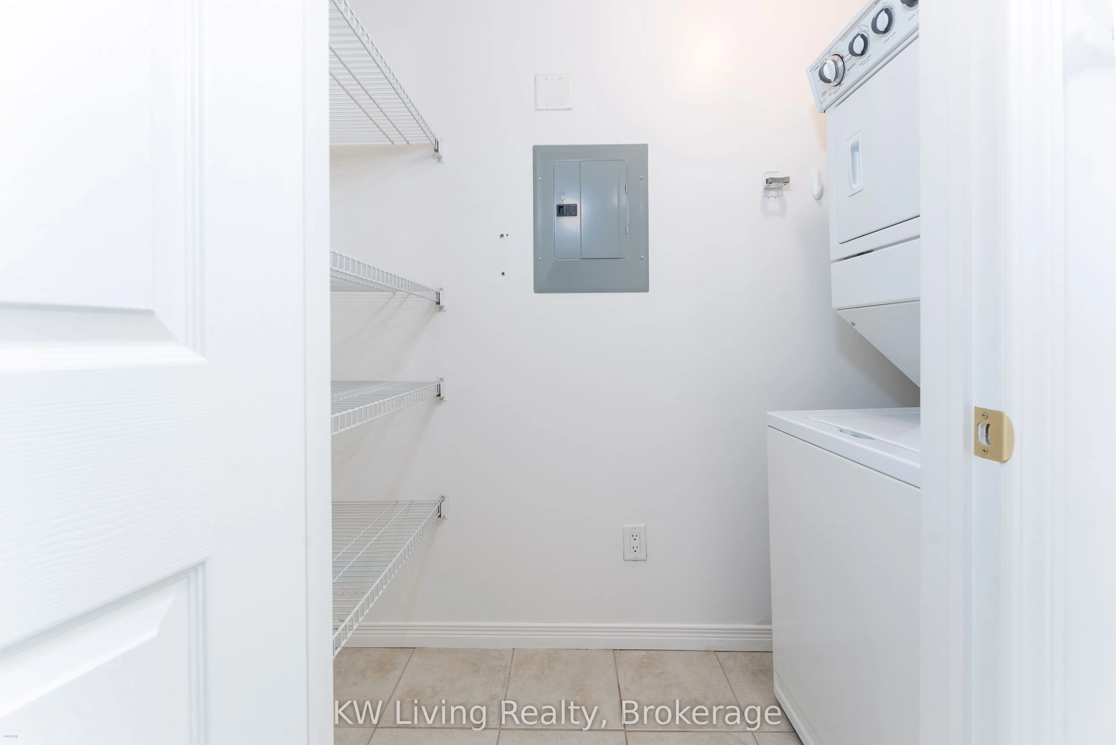 8 Maison Parc Court, #703