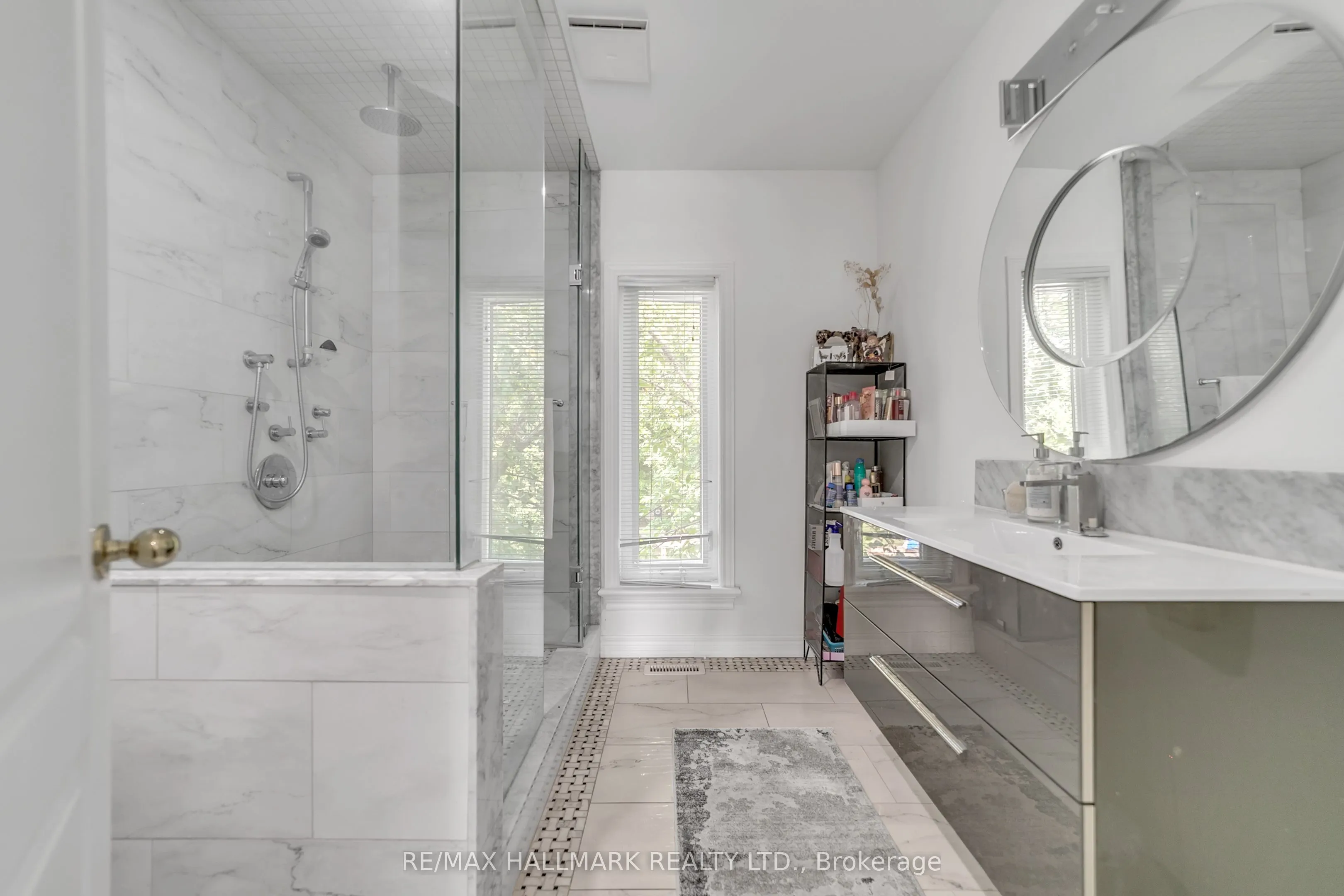 384 Kennedy Street W