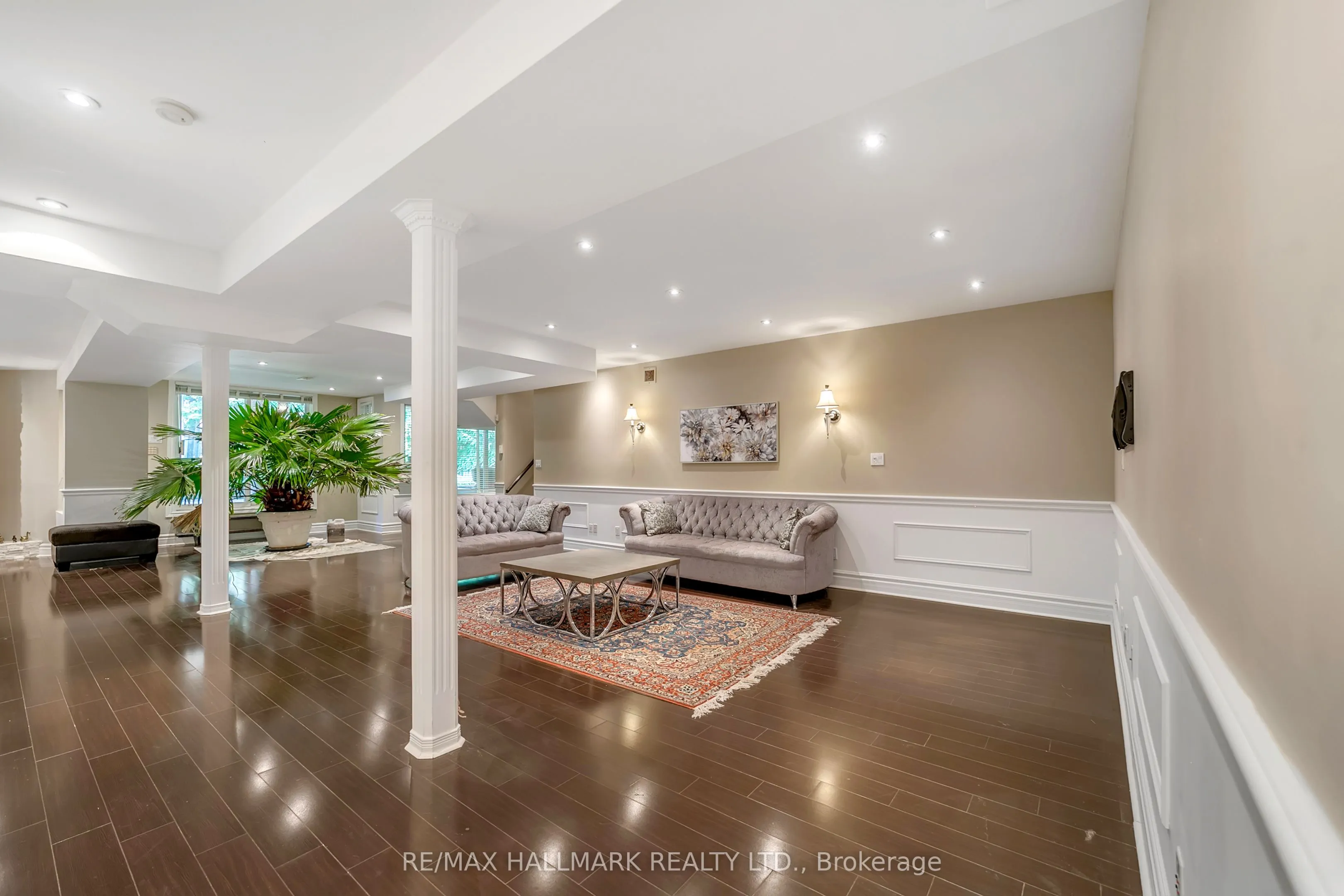 384 Kennedy Street W
